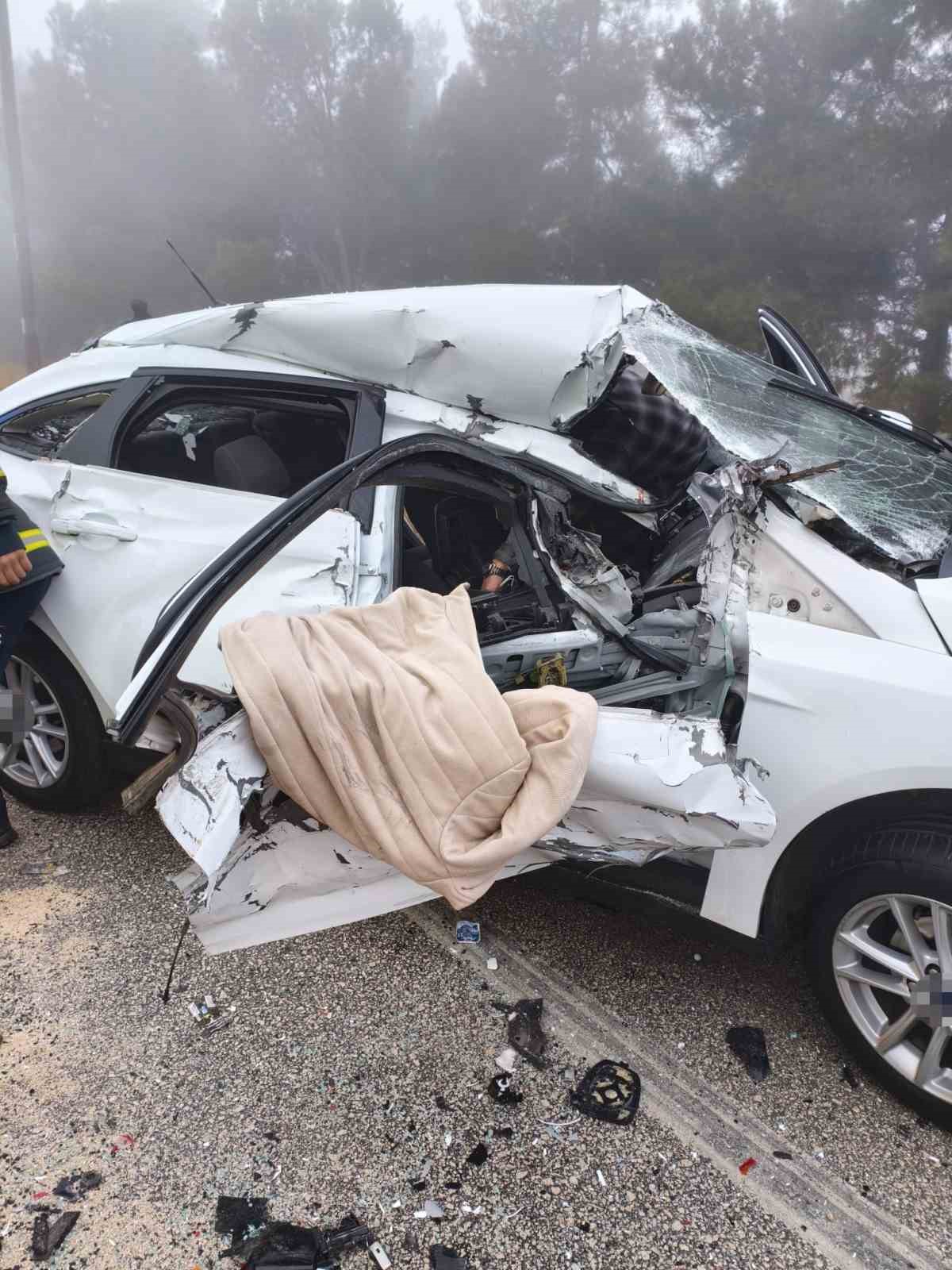 Burdur’da yoğun siste zincirleme kaza: 1’i ağır 2 yaralı
