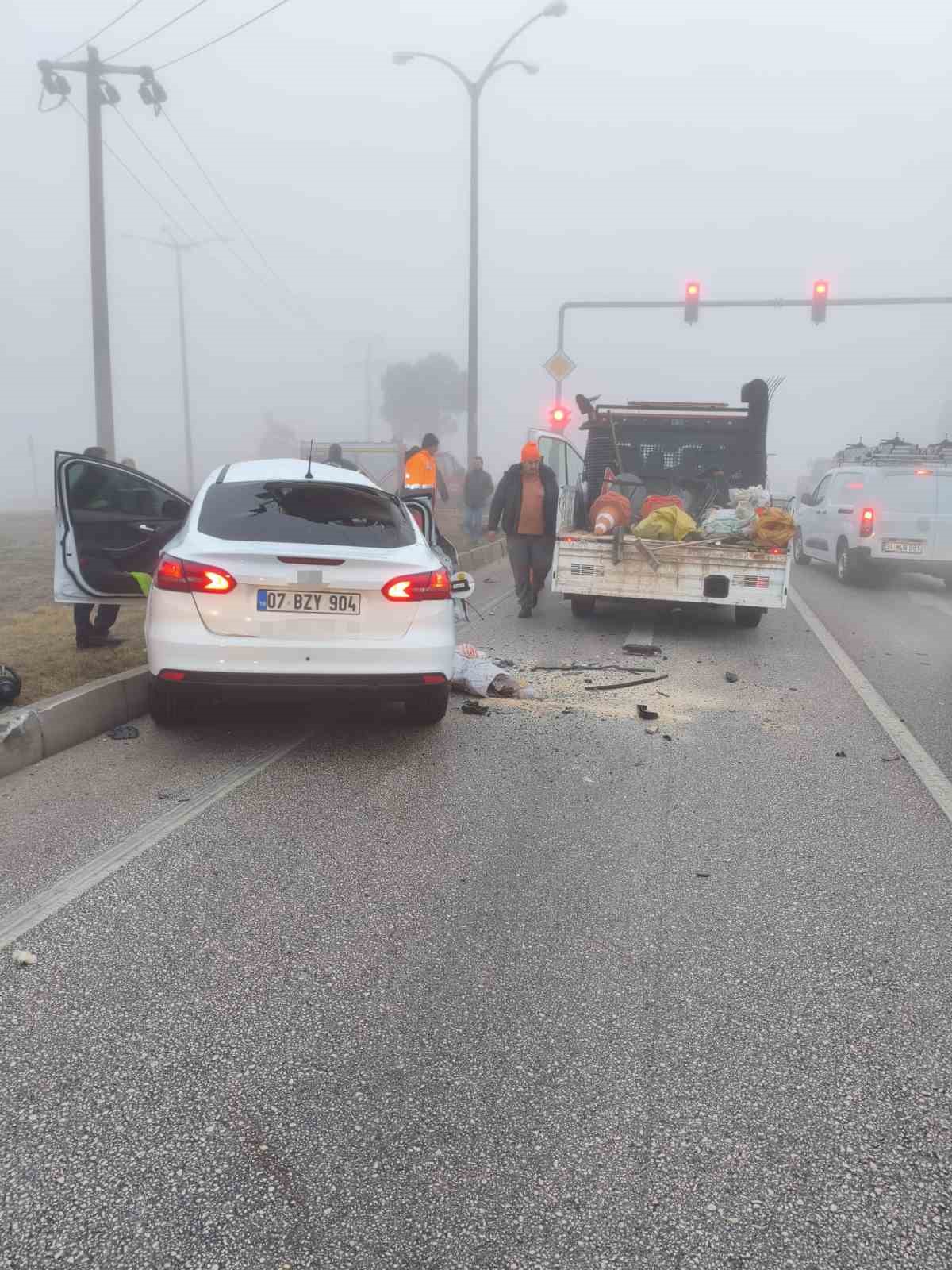 Burdur’da yoğun siste zincirleme kaza: 1’i ağır 2 yaralı
