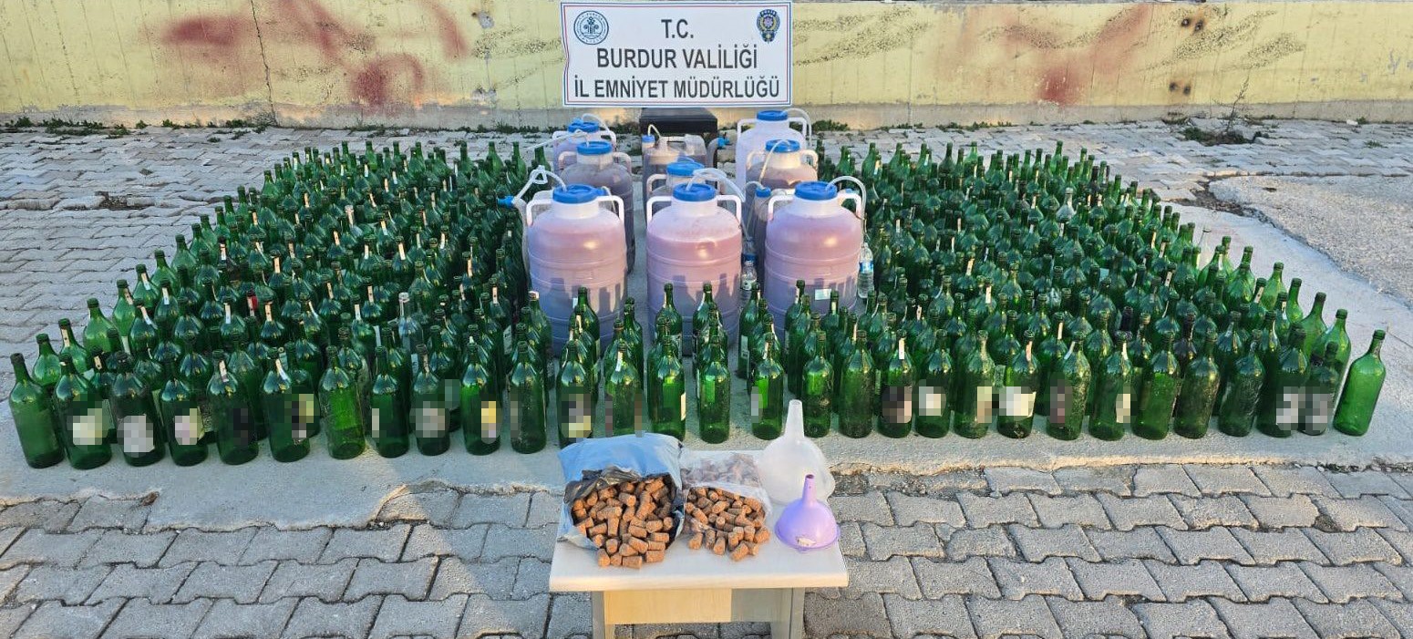 Burdur’da yüzlerce litre kaçak alkol ele geçirildi
