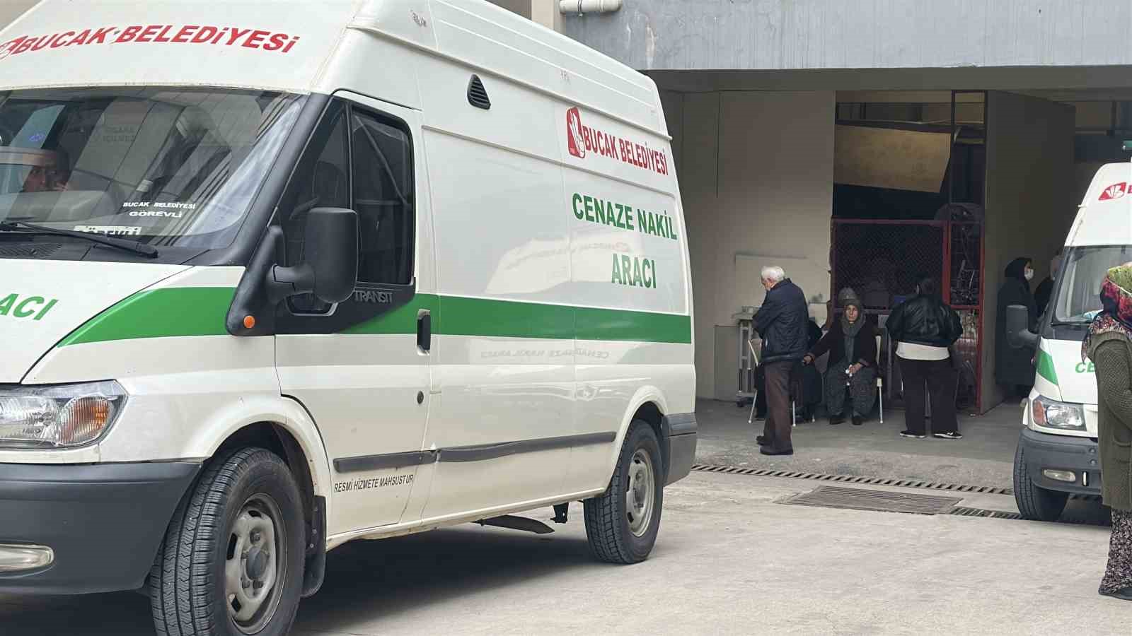 Burdur’daki 7 canın yitip gittiği kazada hastane morgu önünde acı bekleyiş

