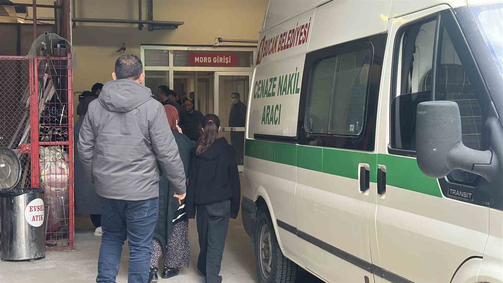 Burdur’daki 7 canın yitip gittiği kazada hastane morgu önünde acı bekleyiş
