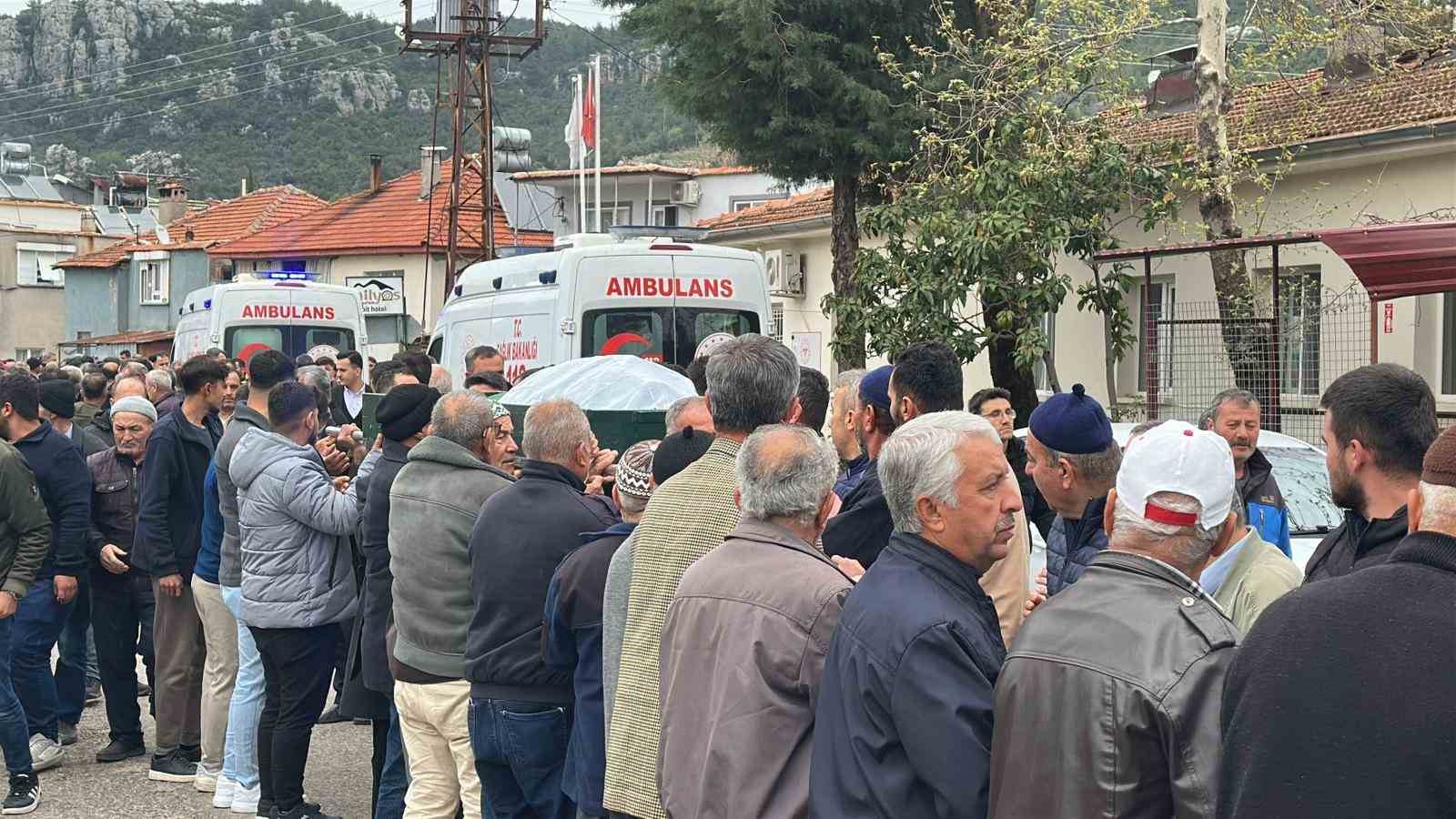 Burdur’daki kazada hayatını kaybeden tarım işçileri toprağa verildi
