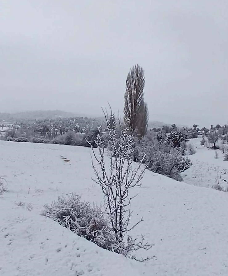 Burdur’un yüksek kesimlerinde kar yağışı etkili oldu
