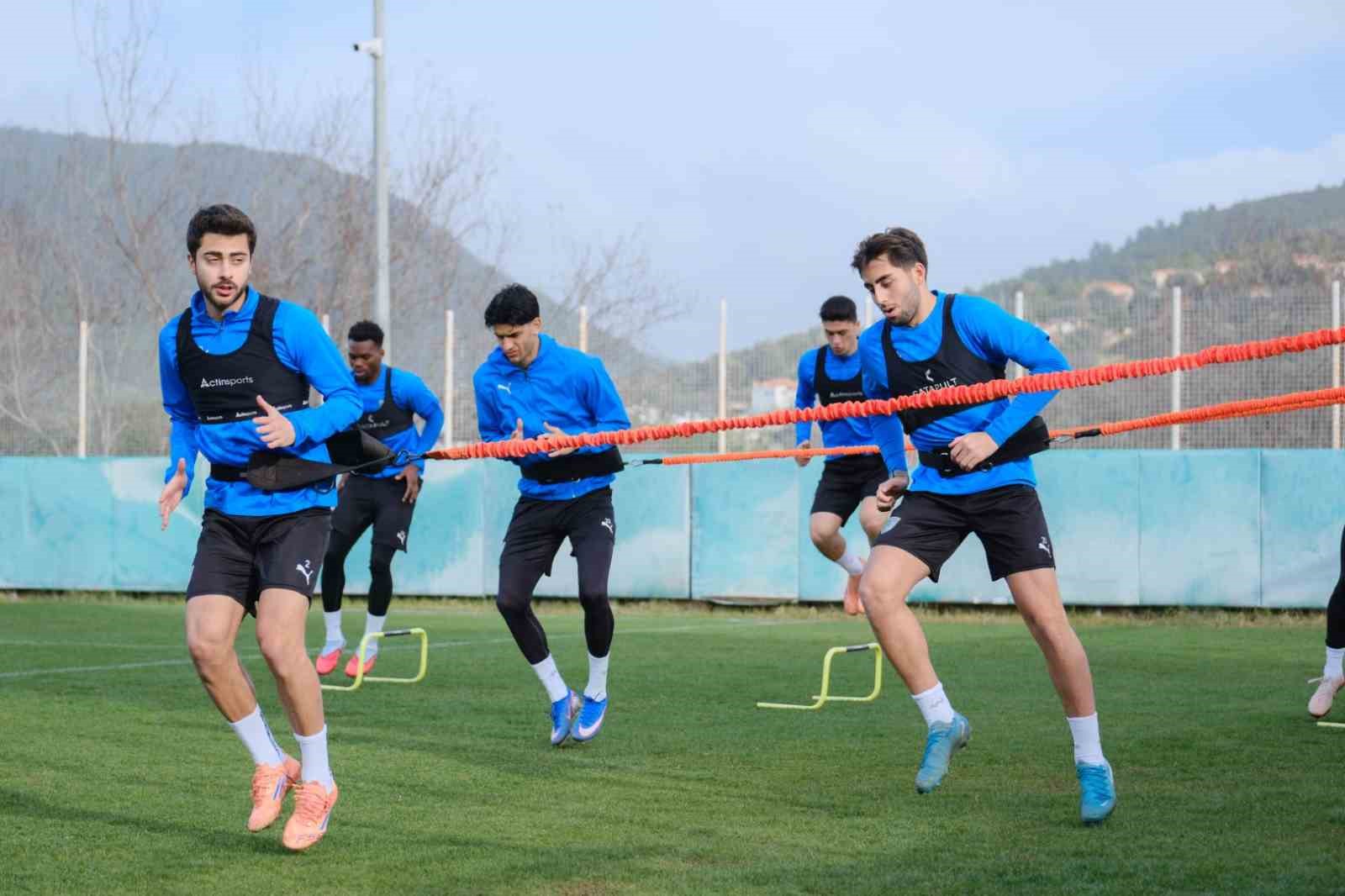 Burhan Eşer: "Bodrum FK ayağa kalkmasını bilmiştir, burası büyük bir camia"
Burhan Eşer: "Bodrum FK ayağa kalkmasını bilmiştir, burası büyük bir camia"