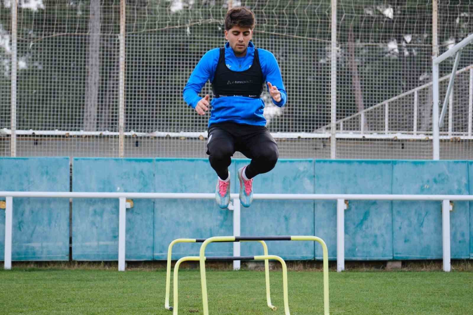 Burhan Eşer: "Bodrum FK ayağa kalkmasını bilmiştir, burası büyük bir camia"
Burhan Eşer: "Bodrum FK ayağa kalkmasını bilmiştir, burası büyük bir camia"