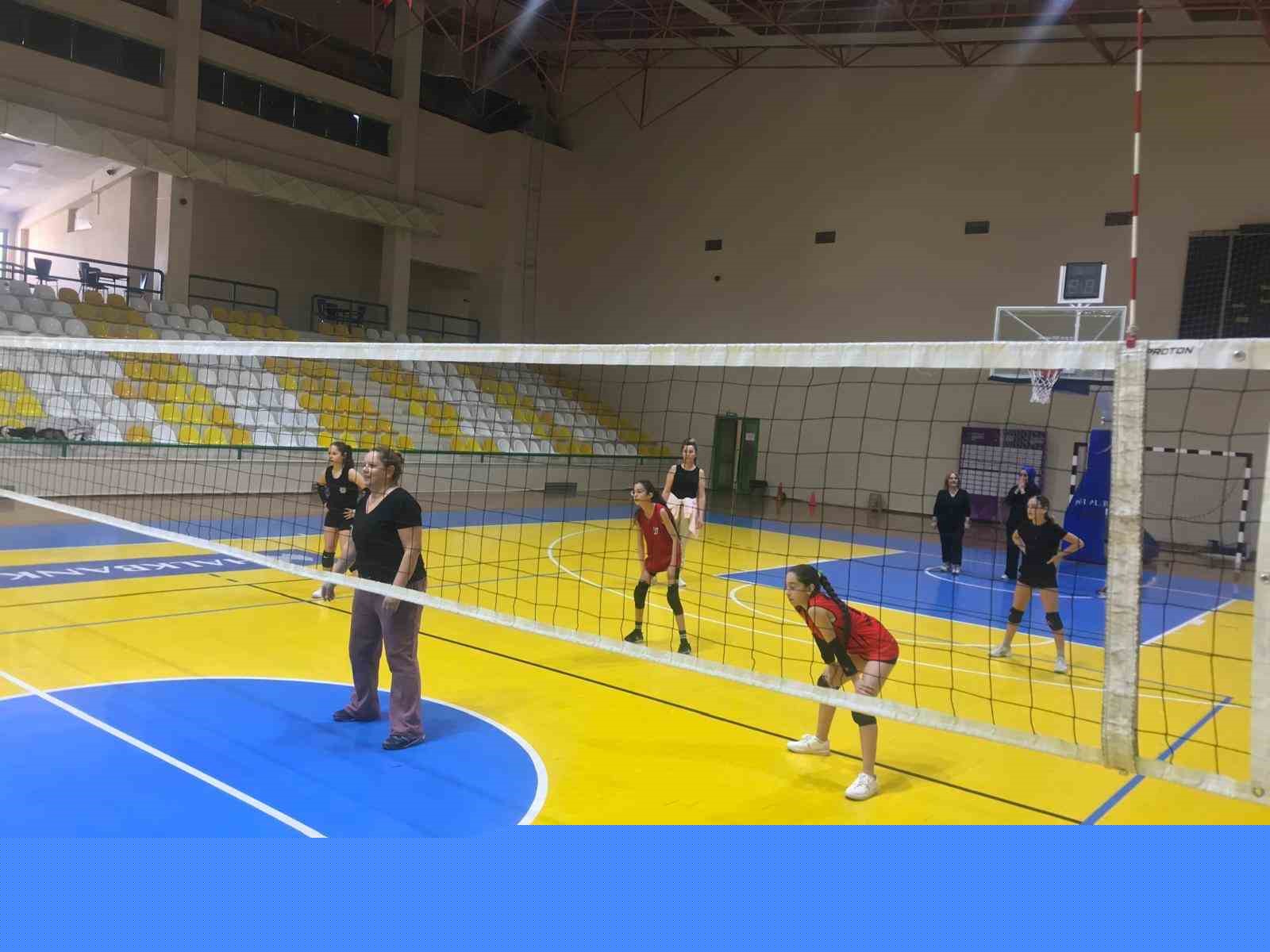 Burhaniye’ de anlamlı turnuva
