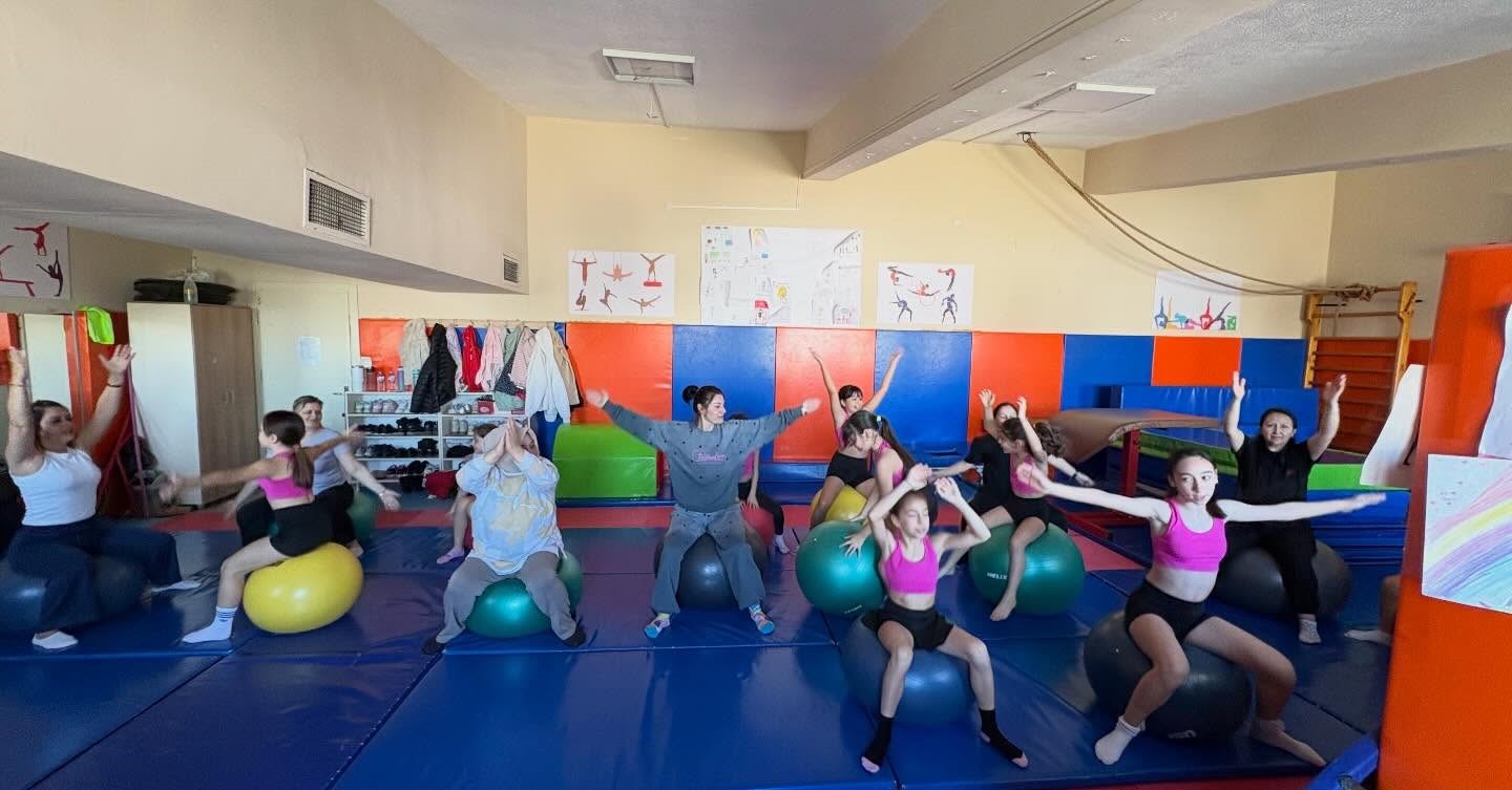 Burhaniye’ de anneler ve çocukları birlikte spor yaptı
