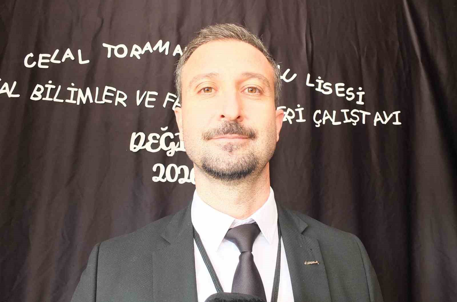 Burhaniye’ de çalıştay öğrencileri akademisyenlerle buluşturdu
