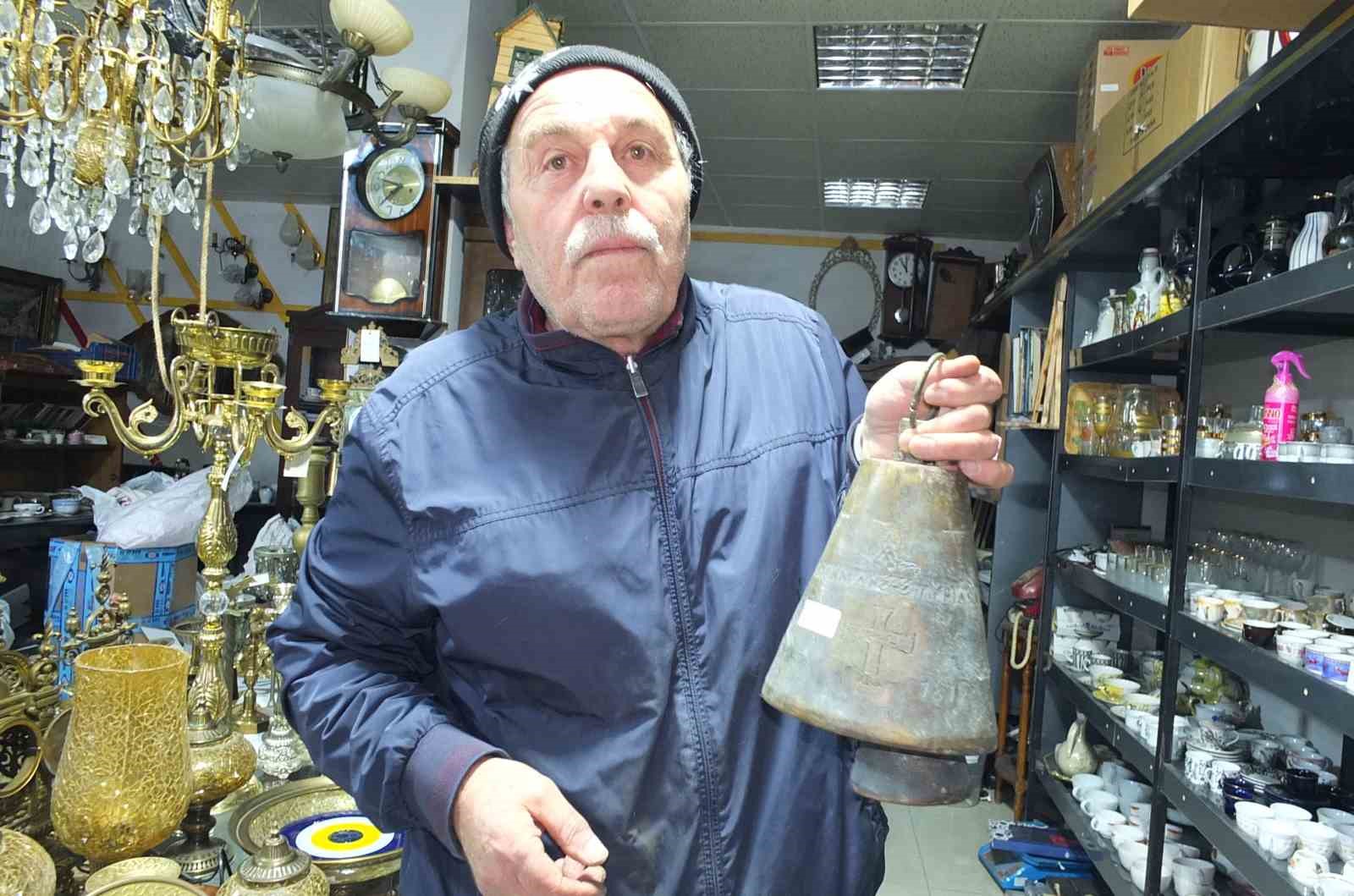 Burhaniye’de 209 yıllık deve çanı görücüye çıktı
