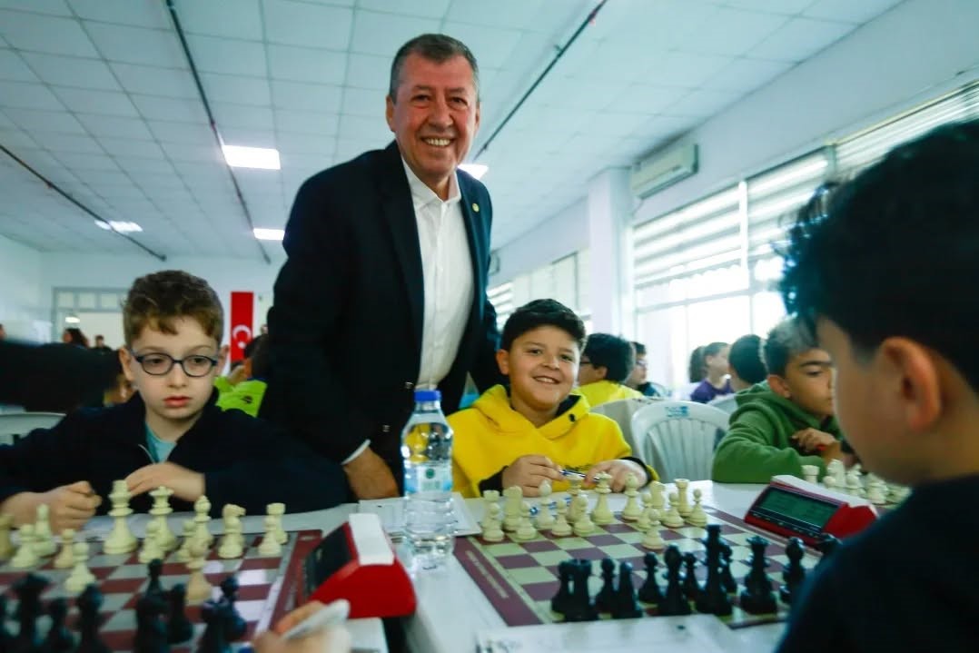 Burhaniye’de çocukların satranç heyecanı başladı
