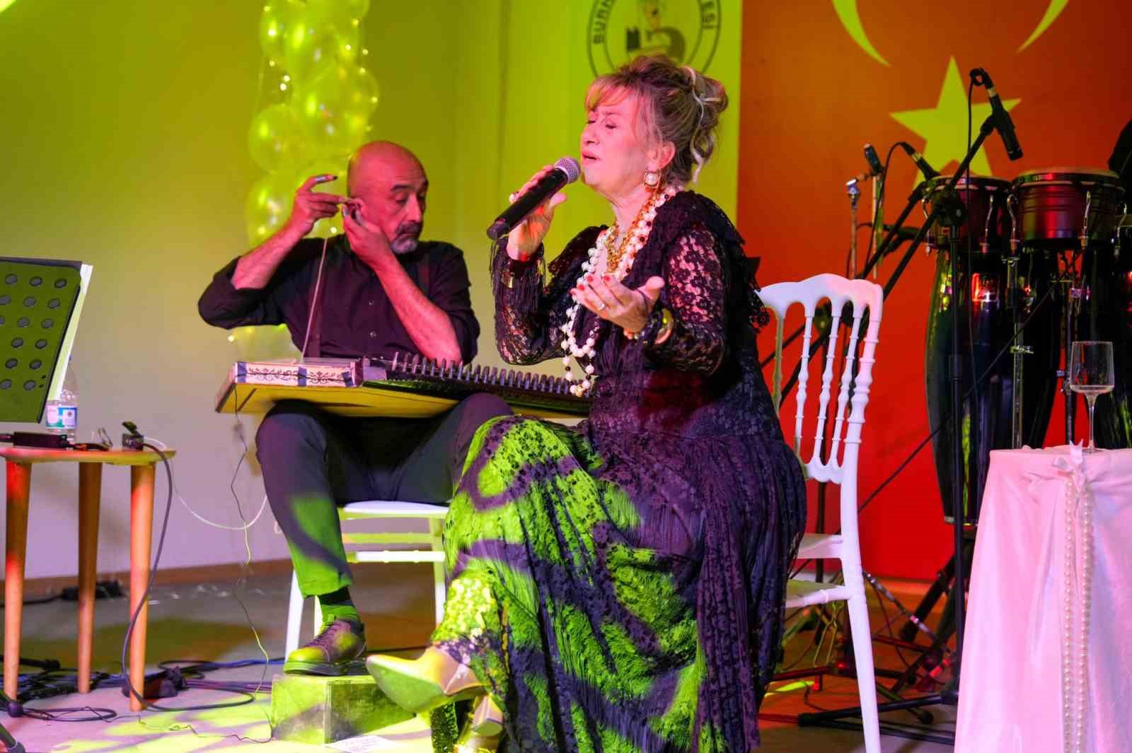 Burhaniye’de Eğitime Destek Konseri ilgi gördü
