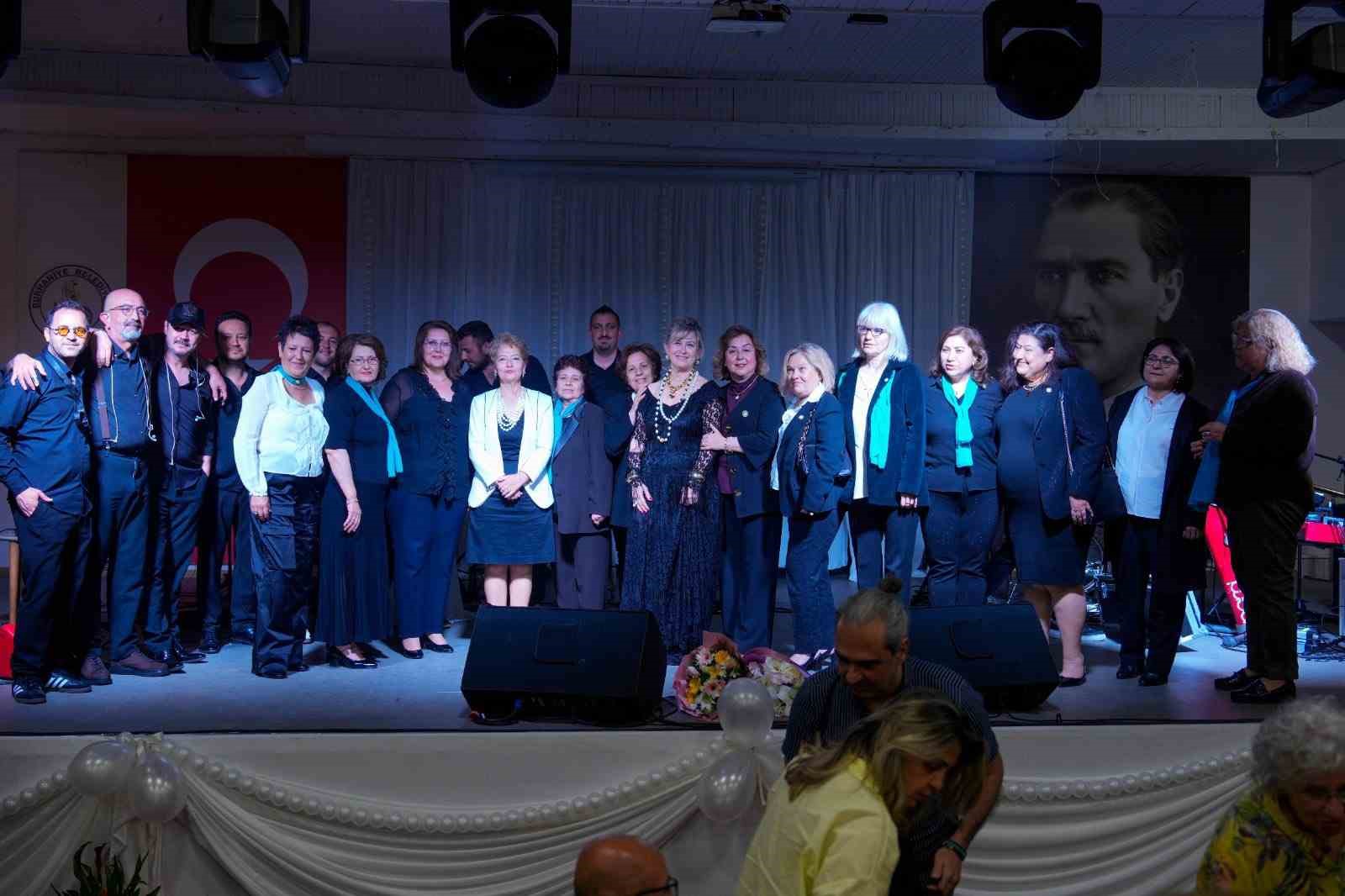 Burhaniye’de Eğitime Destek Konseri ilgi gördü
