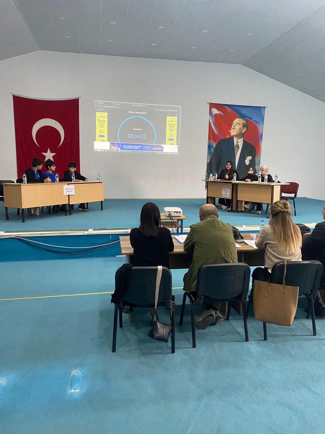 Burhaniye’de Geleceğe Çare etkinliklerinde münazara yarışmaları başladı
