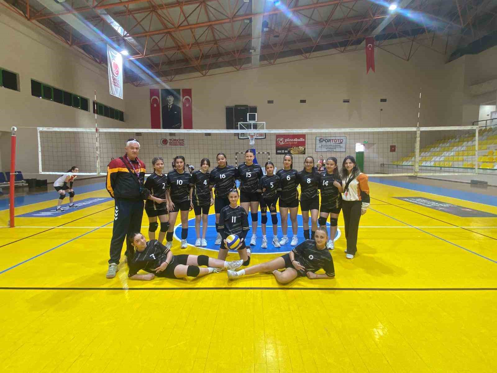 Burhaniye’de Geleneksel Çocuk Sporcular Şenliği başladı
