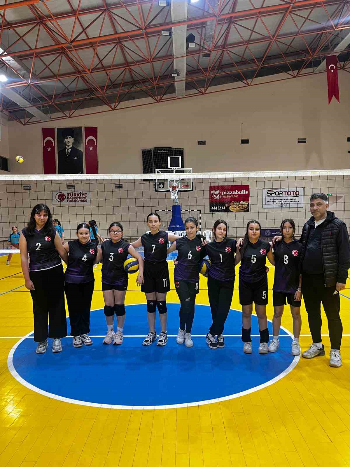 Burhaniye’de Geleneksel Çocuk Sporcular Şenliği başladı

