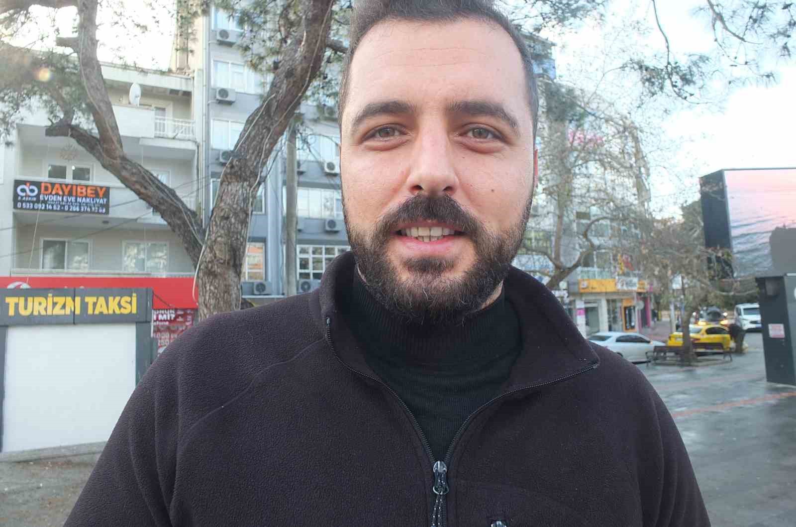 Burhaniye’de güvercinler imece ile besleniyor
