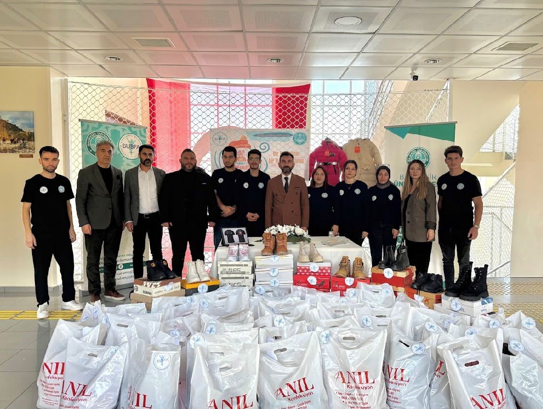 Burhaniye’de ihtiyaç sahibi öğrencilere kışlık destek sağlandı
