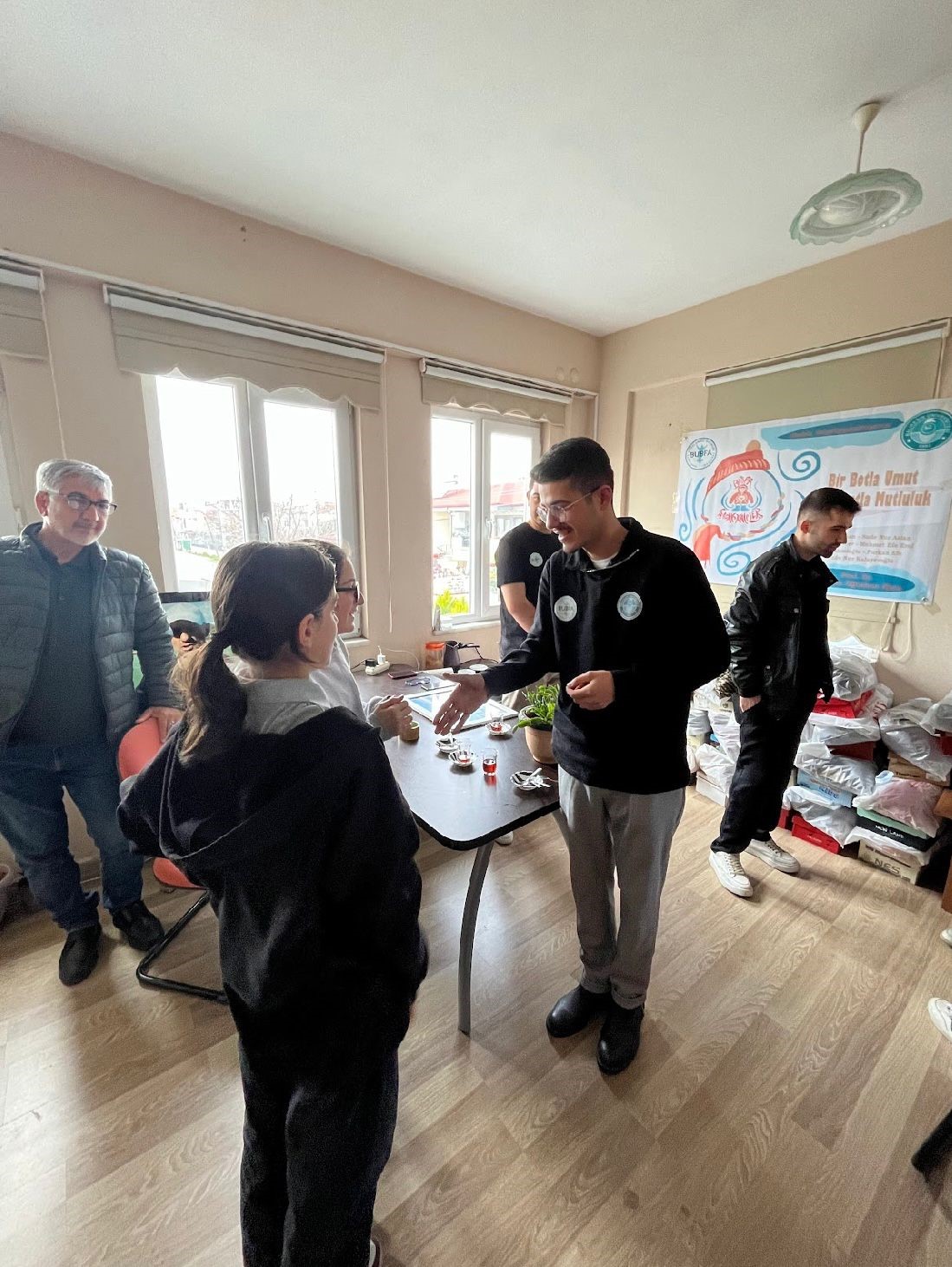 Burhaniye’de ihtiyaç sahibi öğrencilere kışlık destek sağlandı
