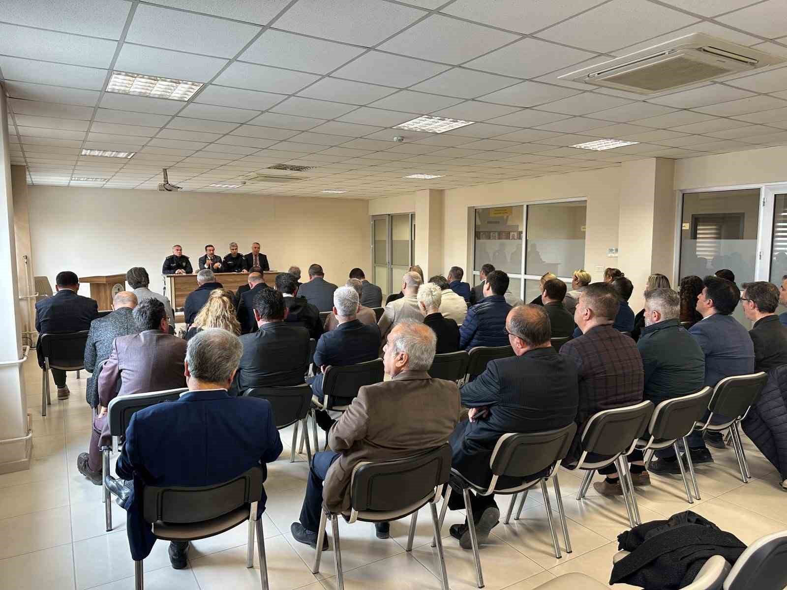 Burhaniye’de okul güvenliği toplantısı yapıldı
