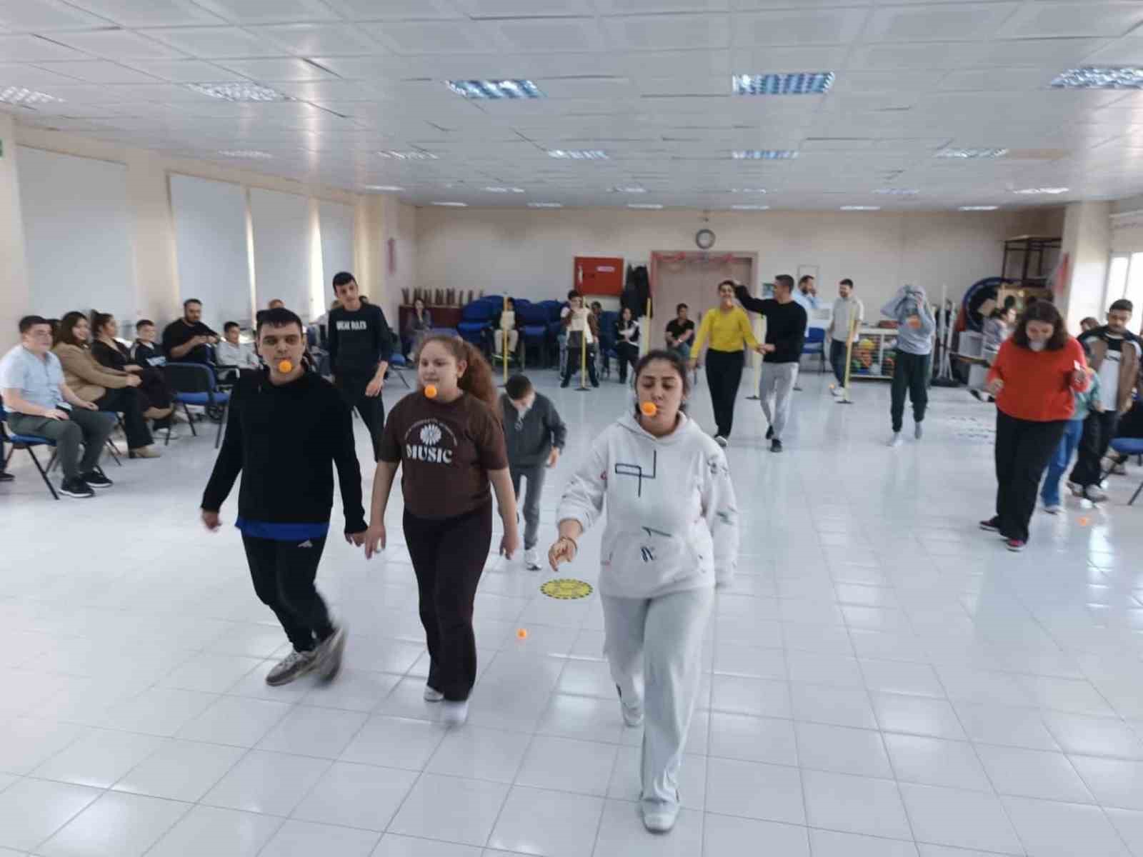 Burhaniye’de otizmliler için etkinlik düzenlendi
