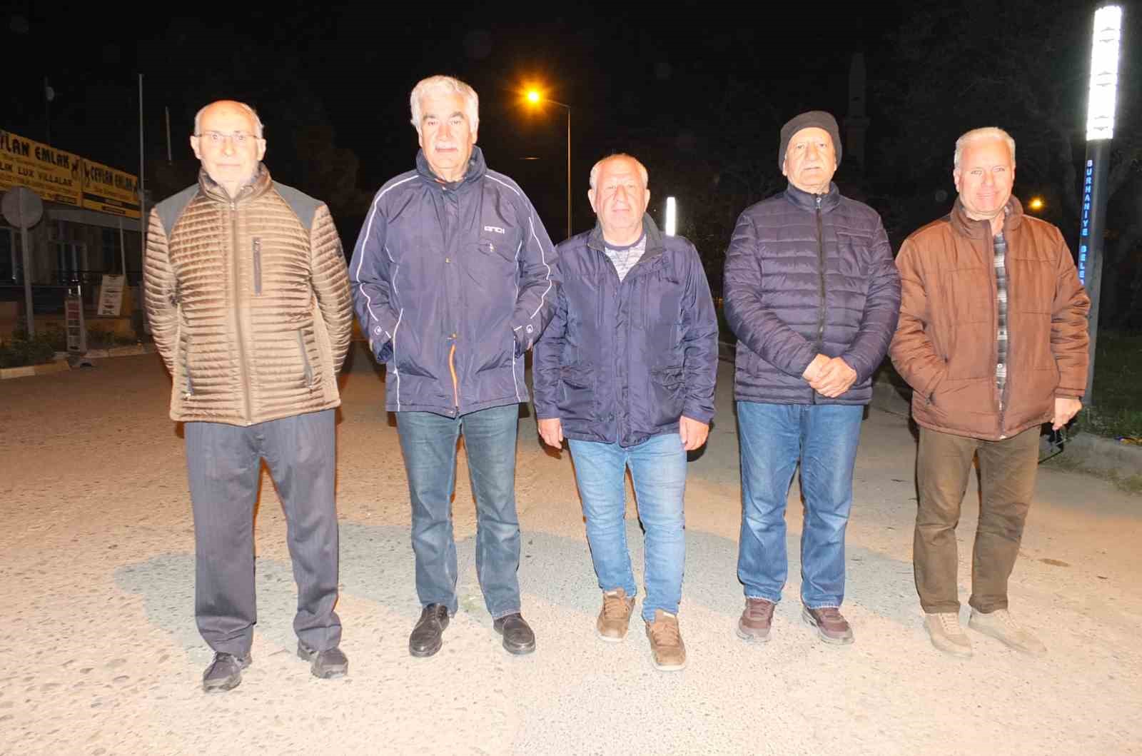 Burhaniye’de pis koku yol değiştirtti
