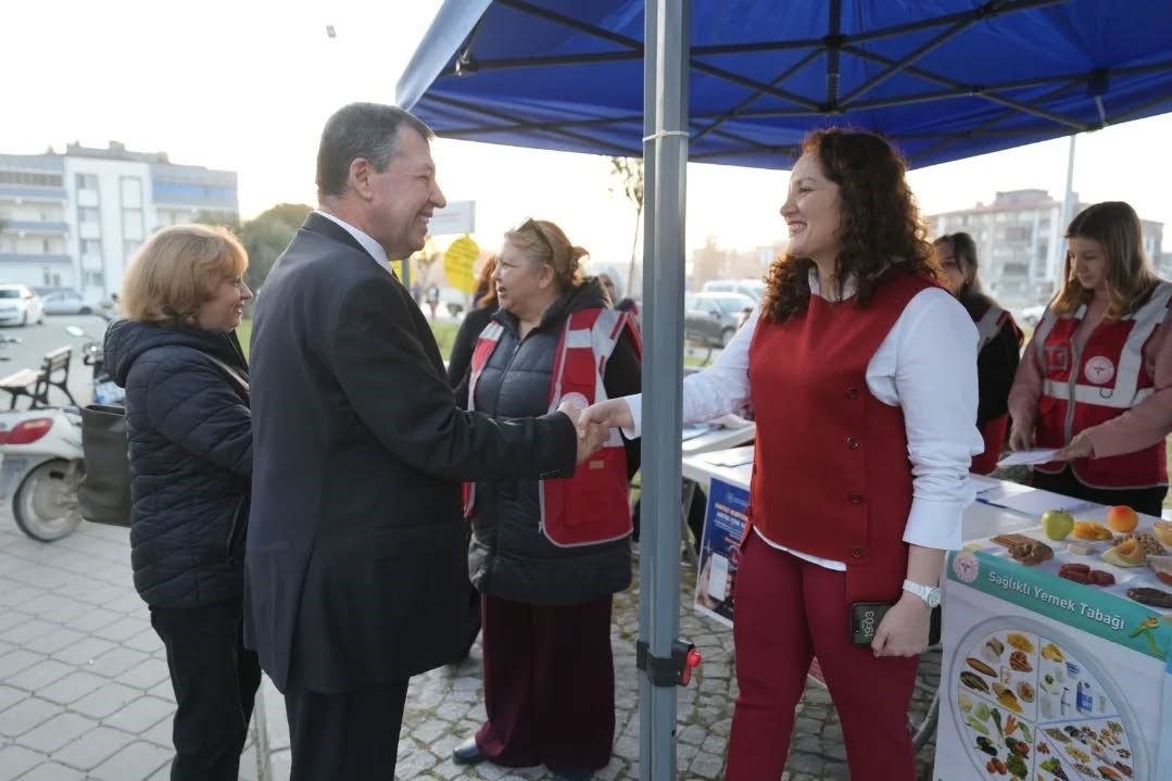 Burhaniye’de Ramazan’da Sağlık etkinliği düzenlendi
Burhaniye’de Ramazan’da Sağlık etkinliği düzenlendi