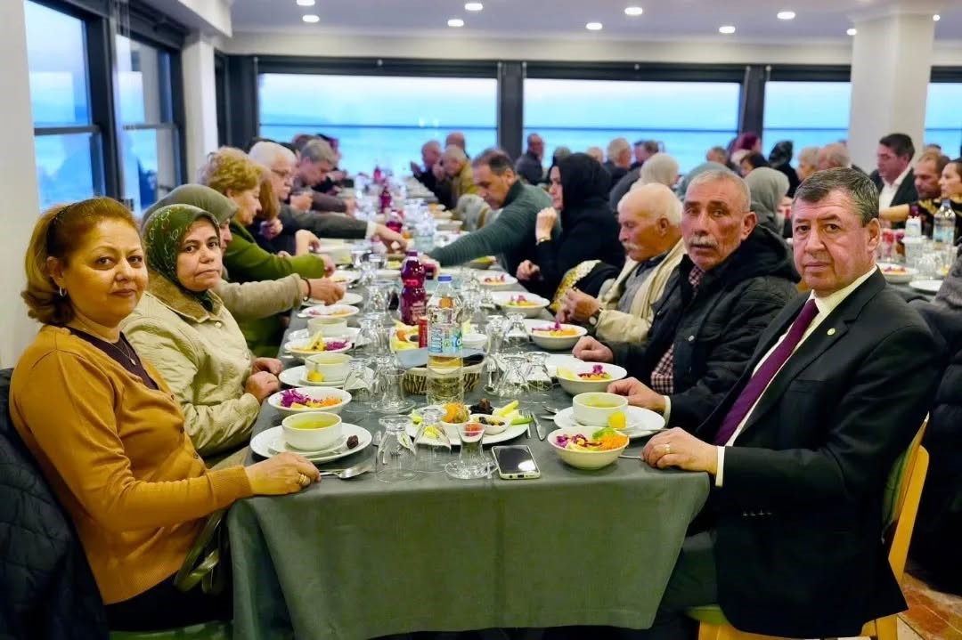 Burhaniye’de şehit aileleri ile gaziler iftarda buluştu
