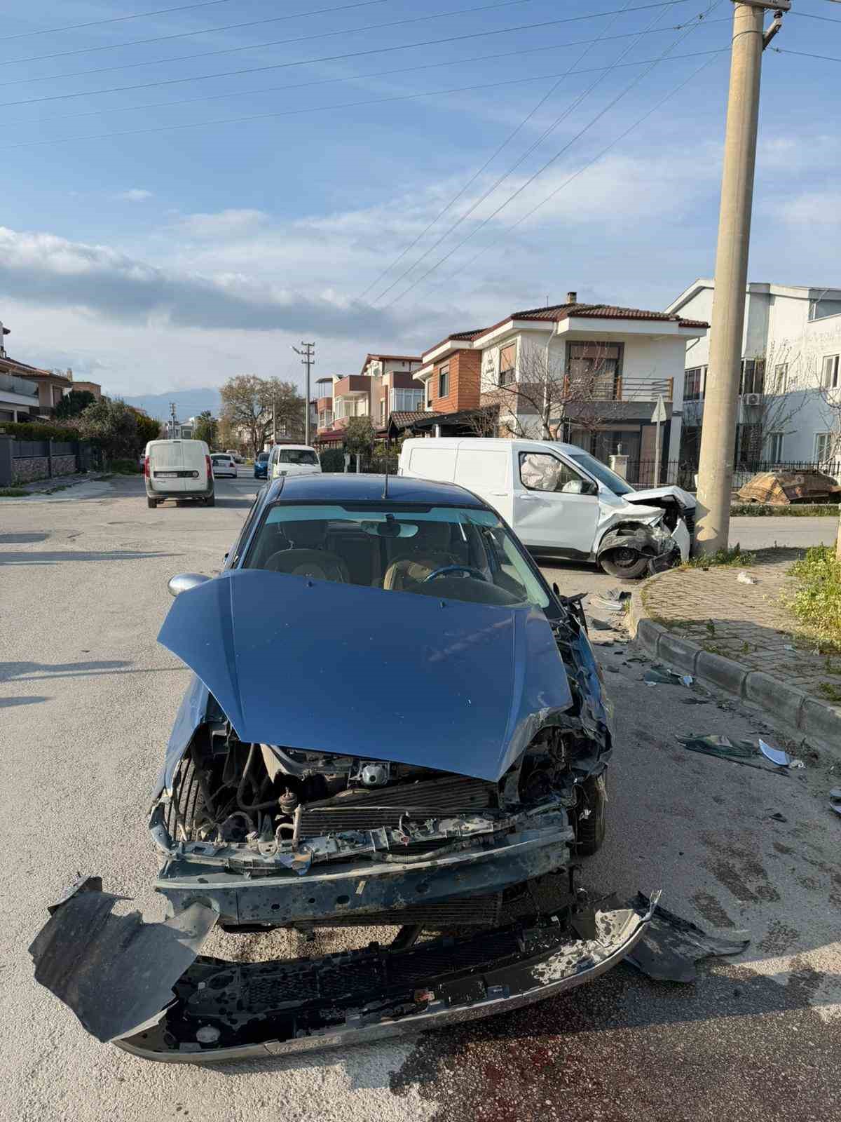 Burhaniye’de sık kaza yaşanan kavşağa düzenleme yapılması istendi
