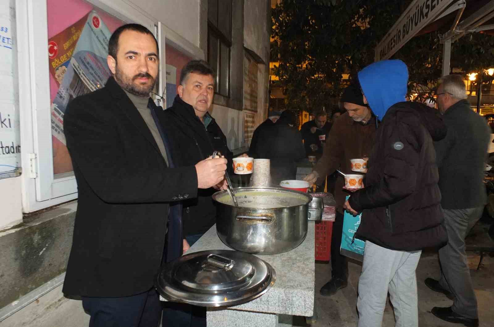 Burhaniye’de Türkiye Gençlik Vakfından Sabah Namazı Buluşması düzenledi
