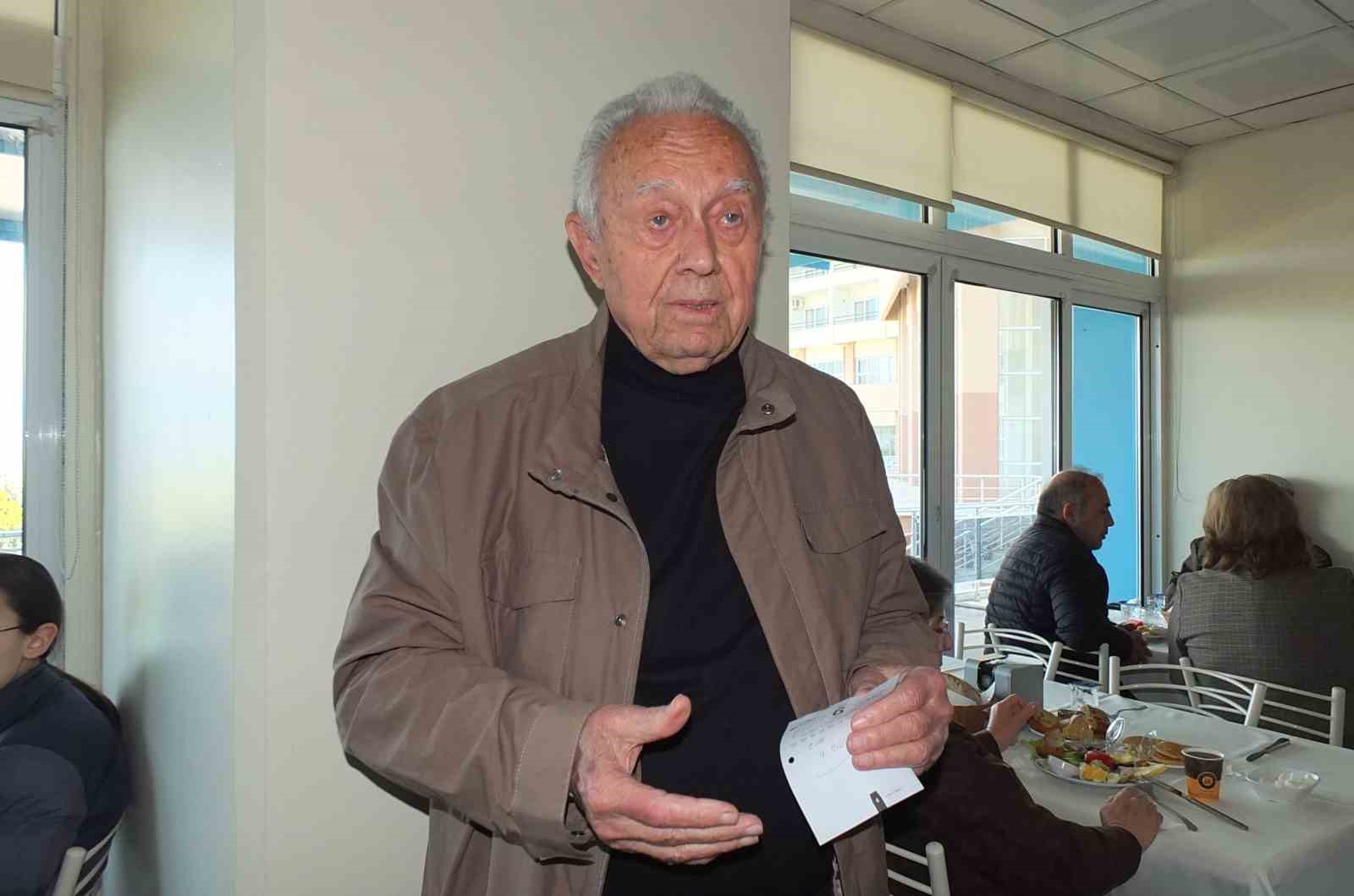 Burhaniye’de Yüksek Öğrenim Derneği üyeleri kahvaltıda buluştu
