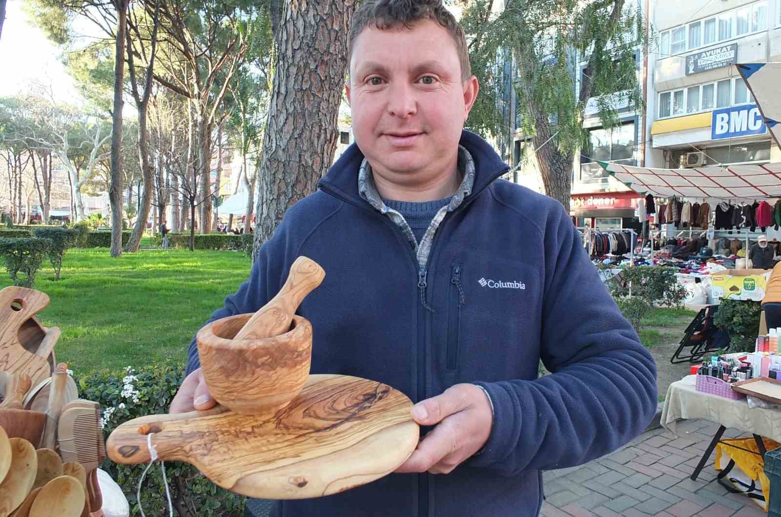 Burhaniye’de zeytin odunları mutfak gereci oldu
