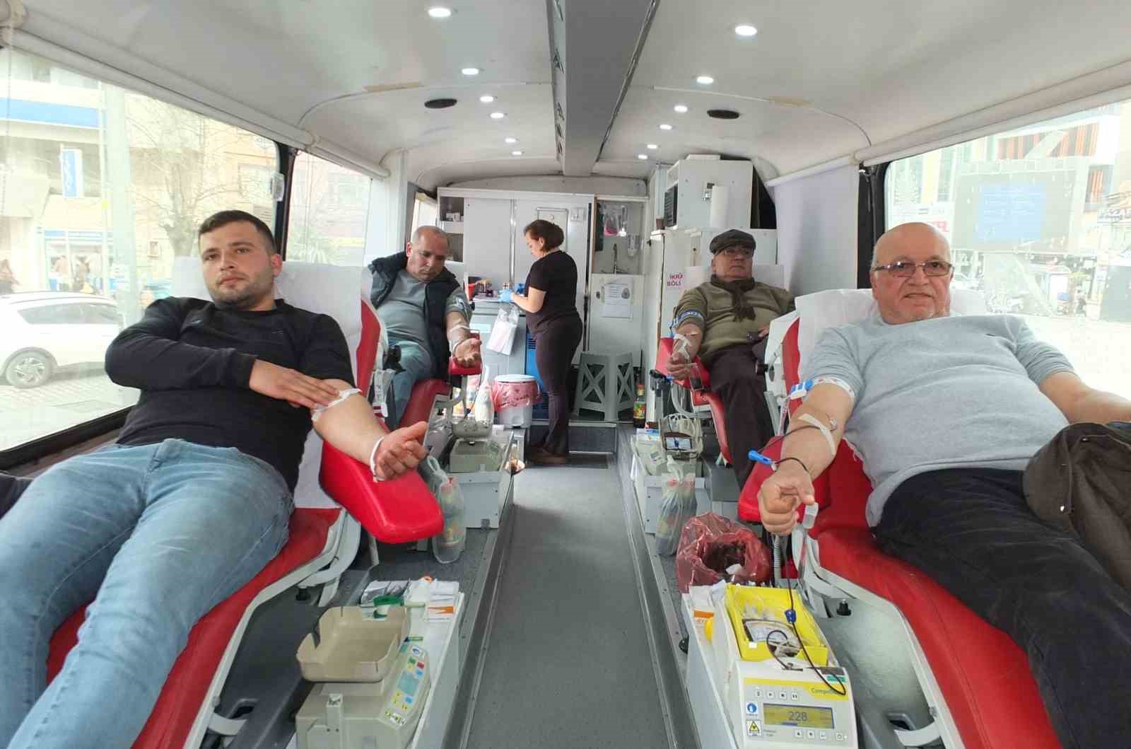 Burhaniyeliler kan bağışı paptı
