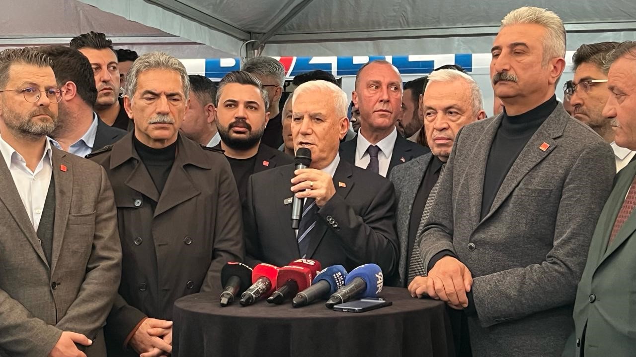 Bursa Büyükşehir Belediye Başkanı Bozbey: "Bunlar bizi asla yıldıramaz, yıldırması da mümkün değildir"
Bursa Büyükşehir Belediye Başkanı Bozbey: "Bunlar bizi asla yıldıramaz, yıldırması da mümkün değildir"