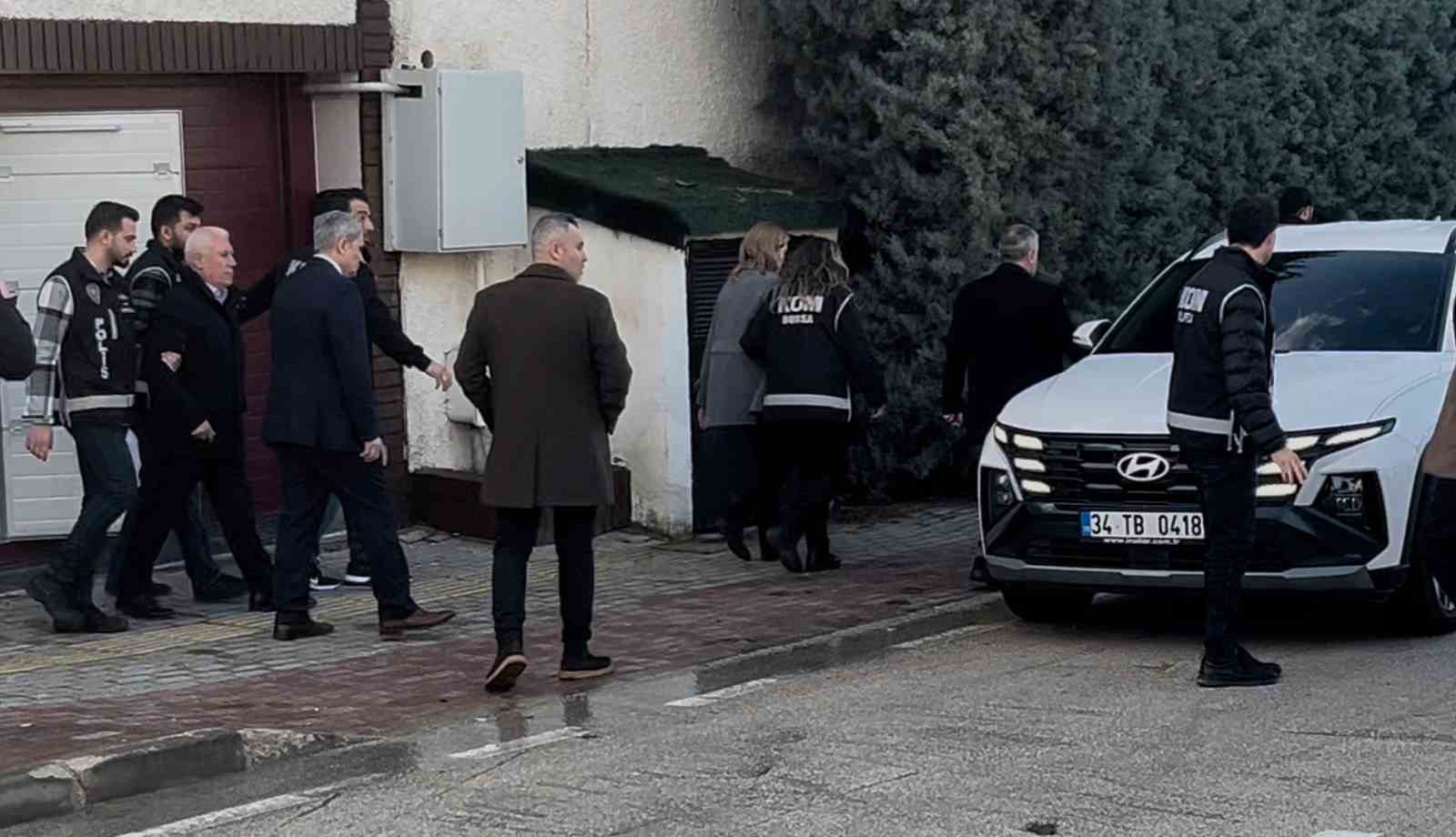 Bursa Büyükşehir Belediye Başkanı Bozbey gözaltına alındı
