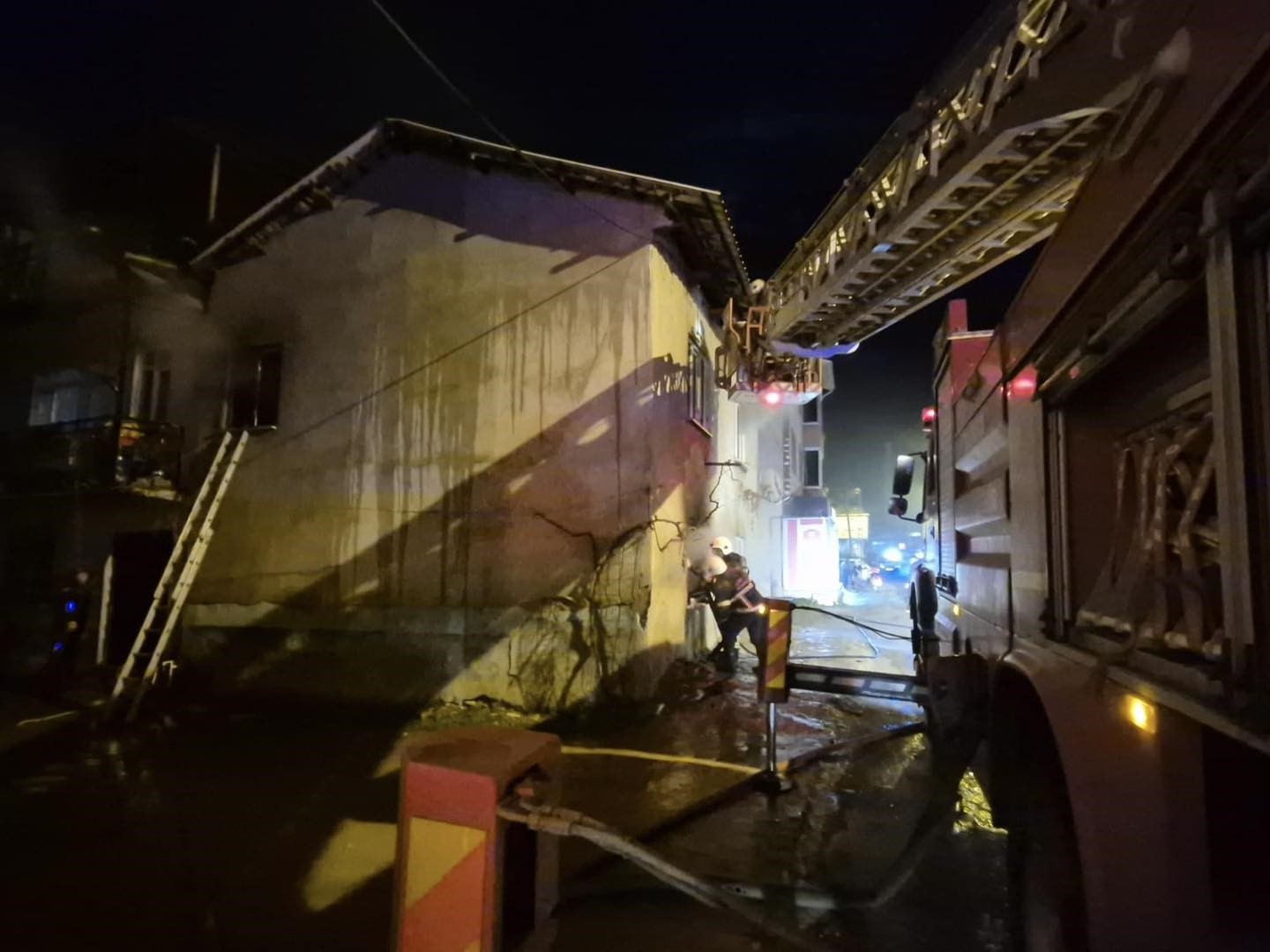 Bursa Büyükşehir, şiddetli rüzgara karşı teyakkuzda
Bursa Büyükşehir, şiddetli rüzgara karşı teyakkuzda