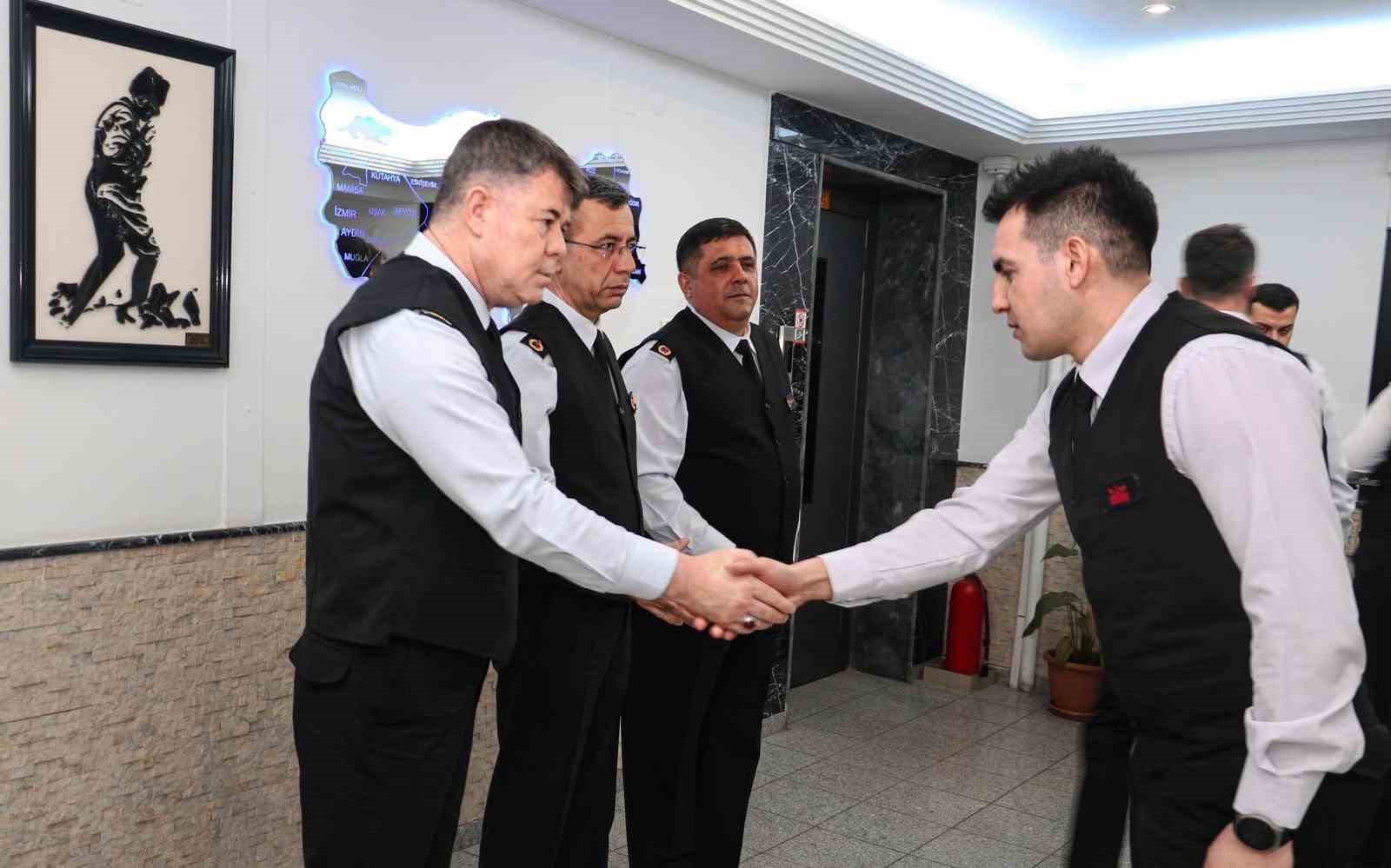 Bursa İl Jandarma Komutanı Tataroğlu personelle bayramlaştı
