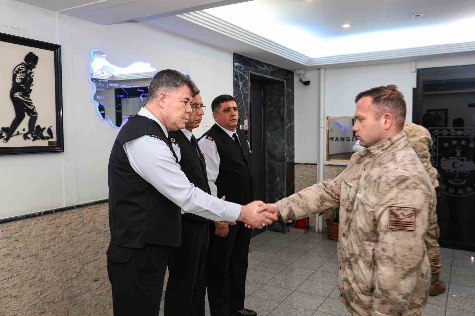 Bursa İl Jandarma Komutanı Tataroğlu personelle bayramlaştı
