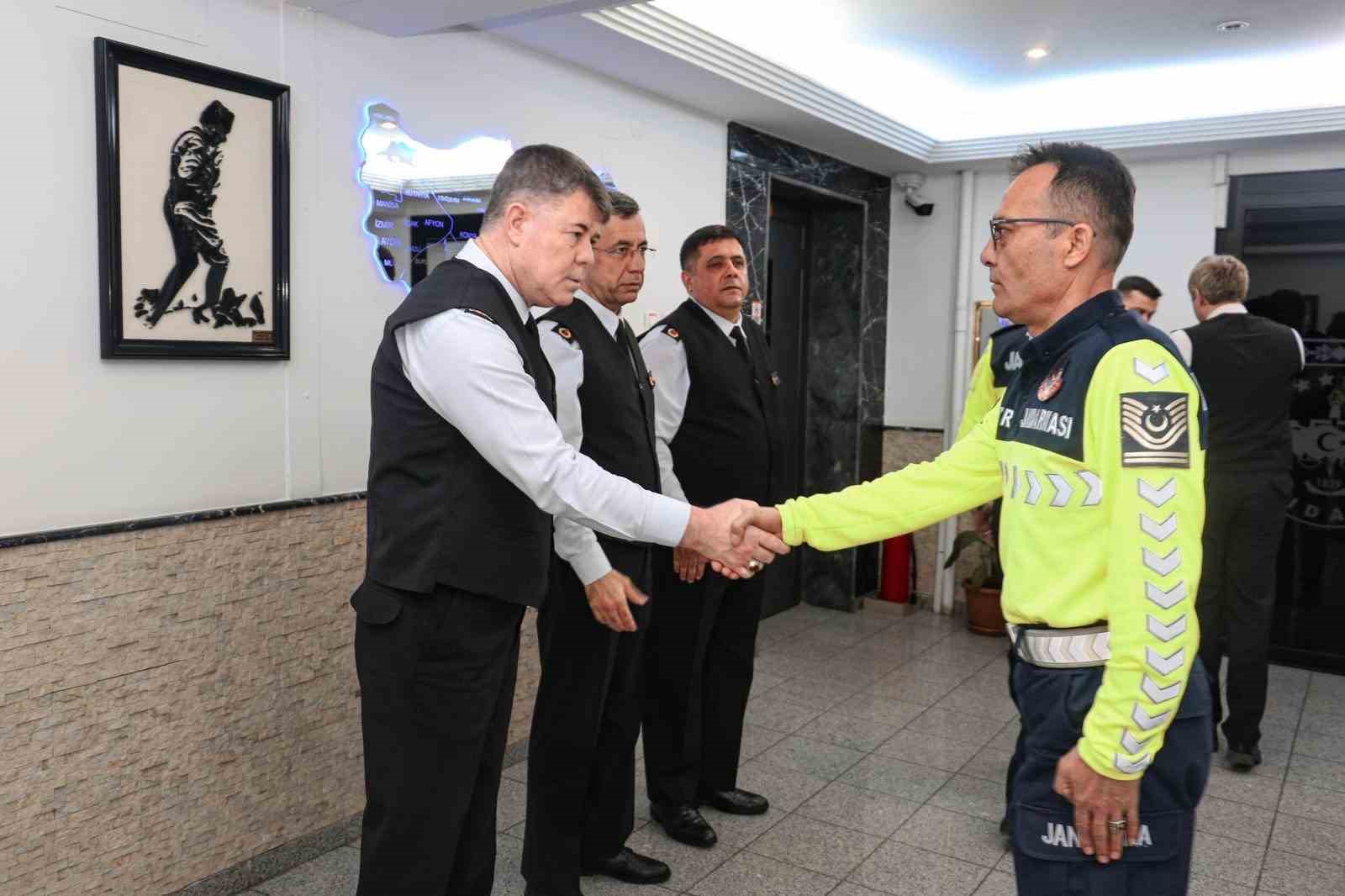 Bursa İl Jandarma Komutanı Tataroğlu personelle bayramlaştı
