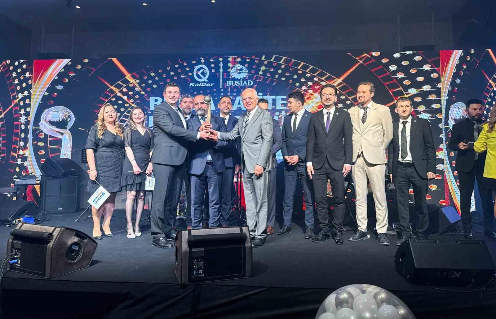 Bursa Kalite Büyük Ödülü’nü aldılar
Bursa Kalite Büyük Ödülü’nü aldılar