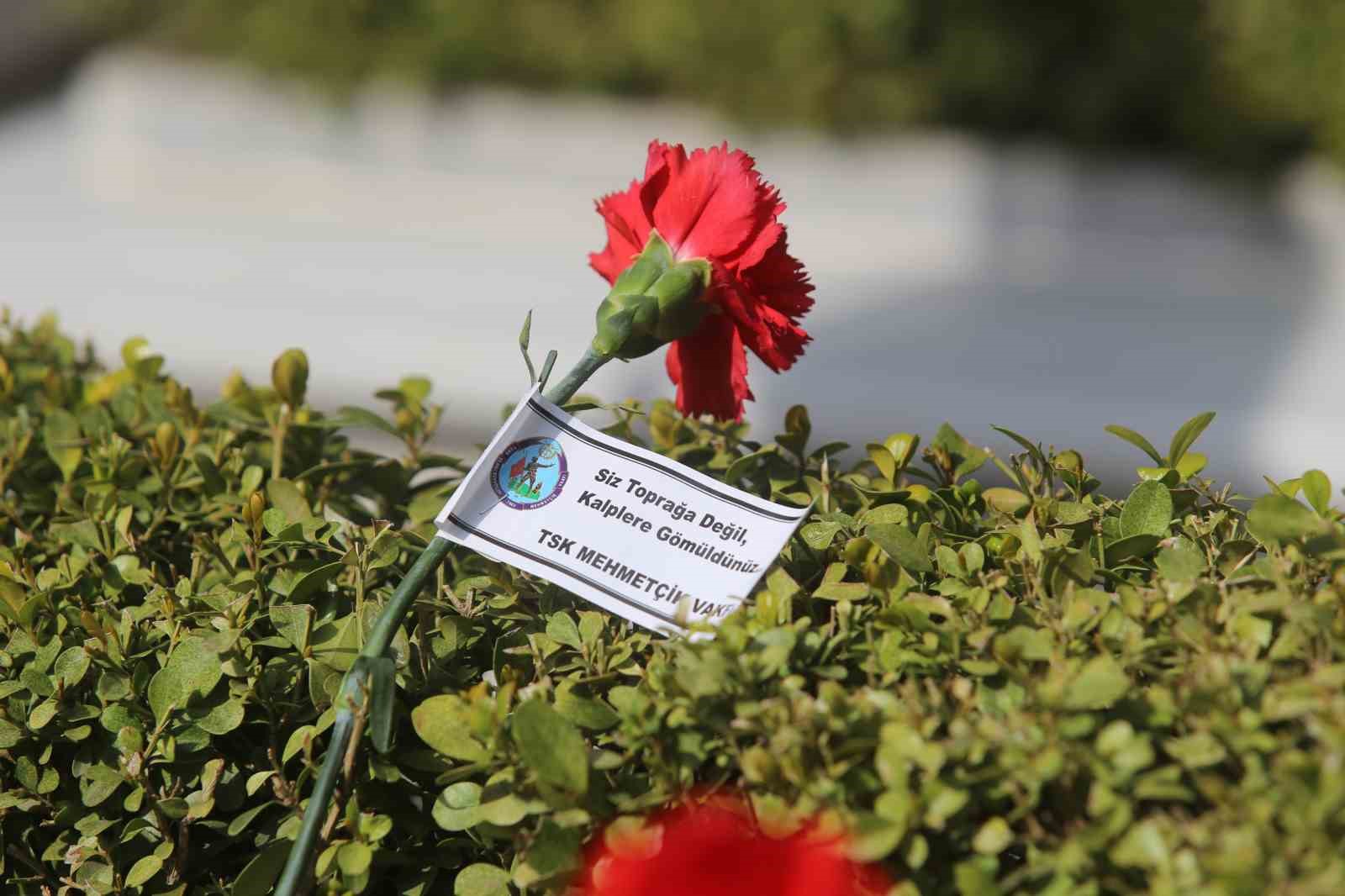 Bursa protokolünden Pınarbaşı Şehitliği’ne anlamlı ziyaret
