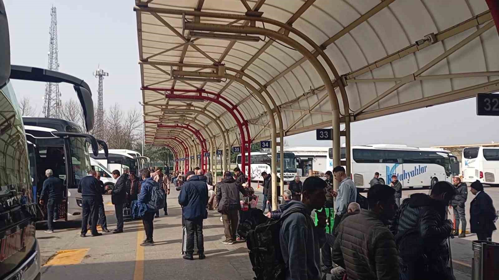 Bursa Şehirlerarası Otobüs Terminali’nde bayram yoğunluğu başladı
