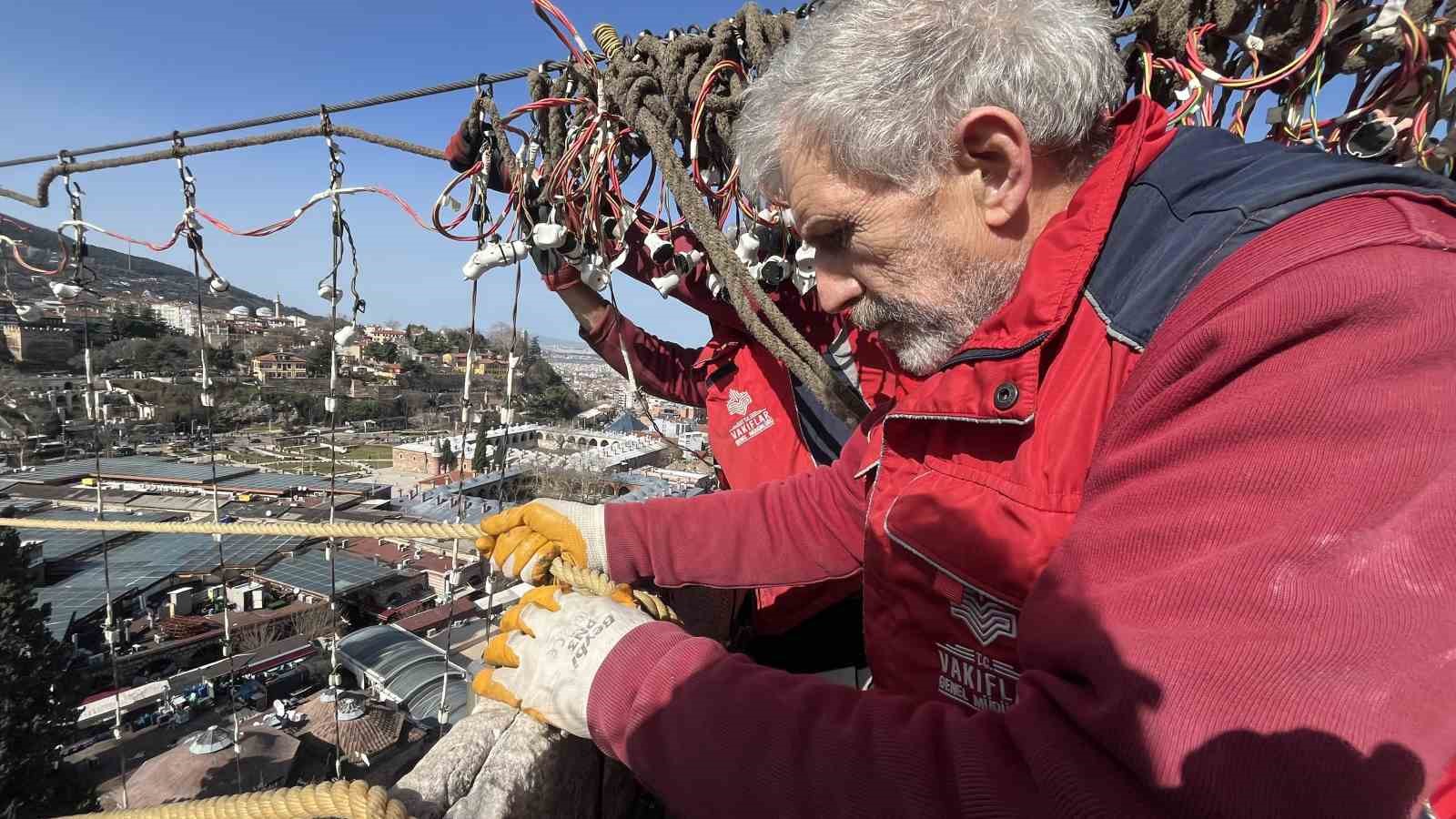 Bursa Ulu Cami’ye Ramazan mahyası: ’Kul hakkından sakın’
Bursa Ulu Cami’ye Ramazan mahyası: ’Kul hakkından sakın’