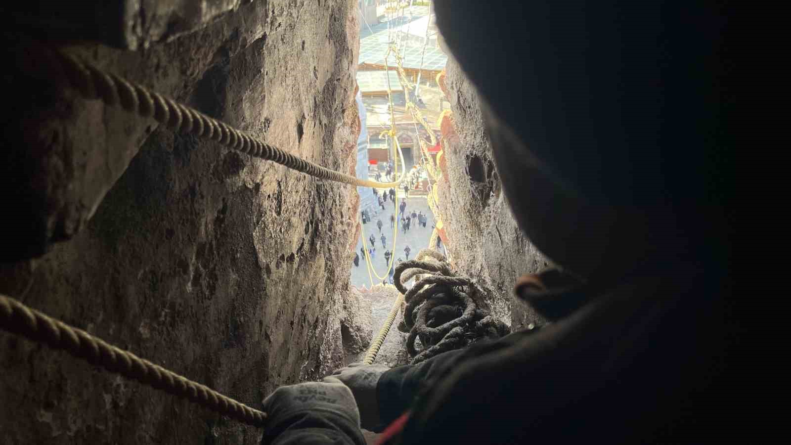 Bursa Ulu Cami’ye Ramazan mahyası: ’Kul hakkından sakın’
Bursa Ulu Cami’ye Ramazan mahyası: ’Kul hakkından sakın’