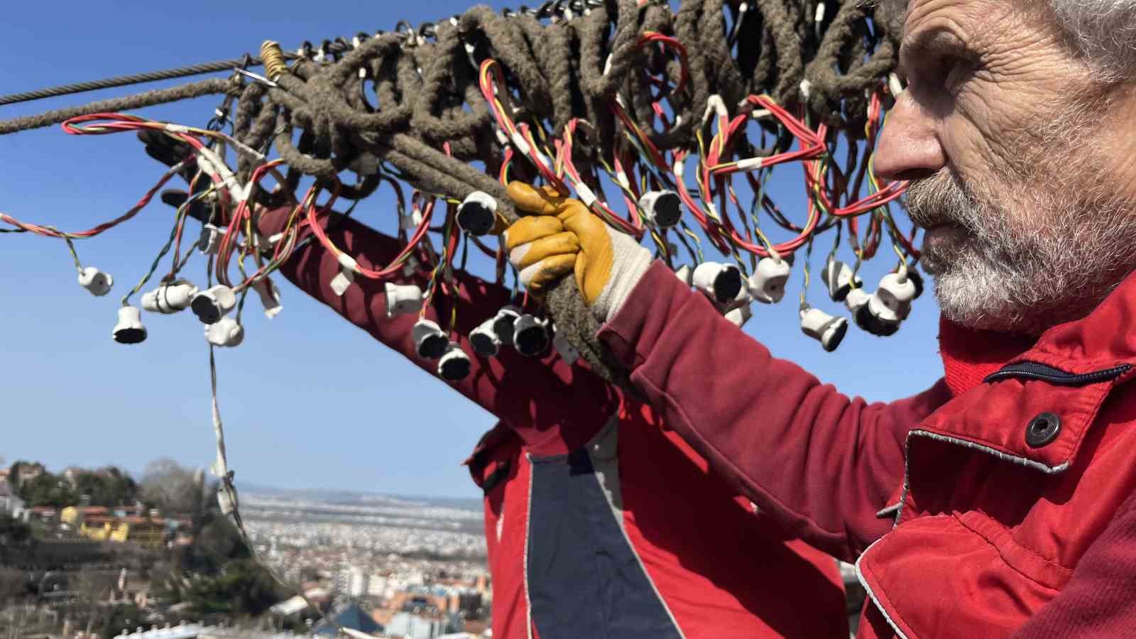Bursa Ulu Cami’ye Ramazan mahyası: ’Kul hakkından sakın’
Bursa Ulu Cami’ye Ramazan mahyası: ’Kul hakkından sakın’