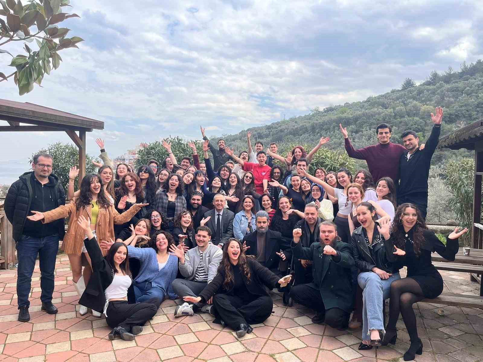 Bursa Uludağ Üniversitesi Güzel Sanatlar Fakültesi’nde tiyatro günü
Bursa Uludağ Üniversitesi Güzel Sanatlar Fakültesi’nde tiyatro günü