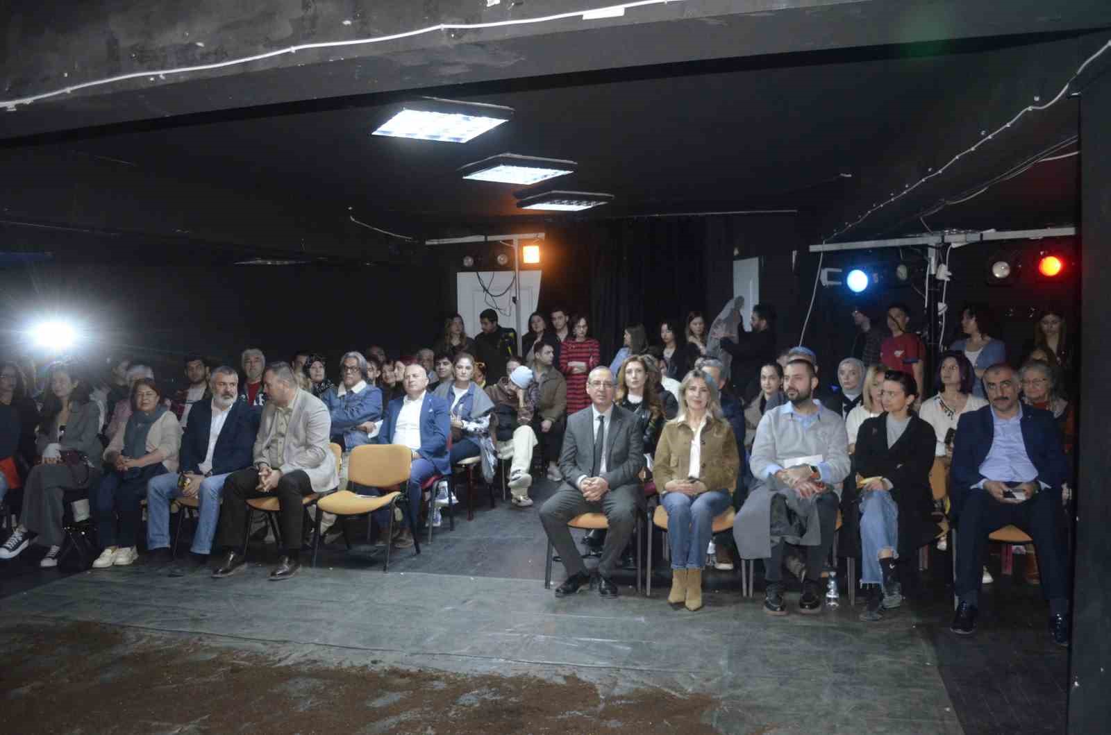 Bursa Uludağ Üniversitesi Güzel Sanatlar Fakültesi’nde tiyatro günü
Bursa Uludağ Üniversitesi Güzel Sanatlar Fakültesi’nde tiyatro günü