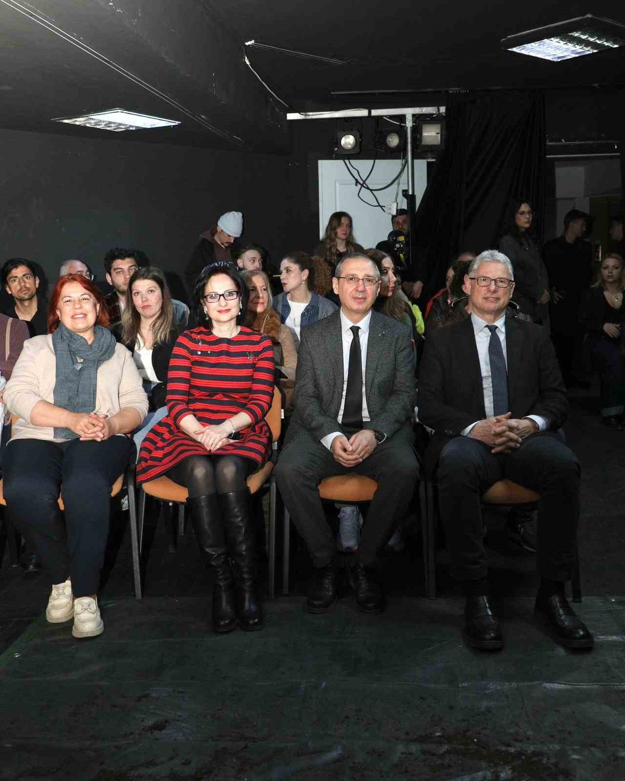 Bursa Uludağ Üniversitesi Güzel Sanatlar Fakültesi’nde tiyatro günü
Bursa Uludağ Üniversitesi Güzel Sanatlar Fakültesi’nde tiyatro günü