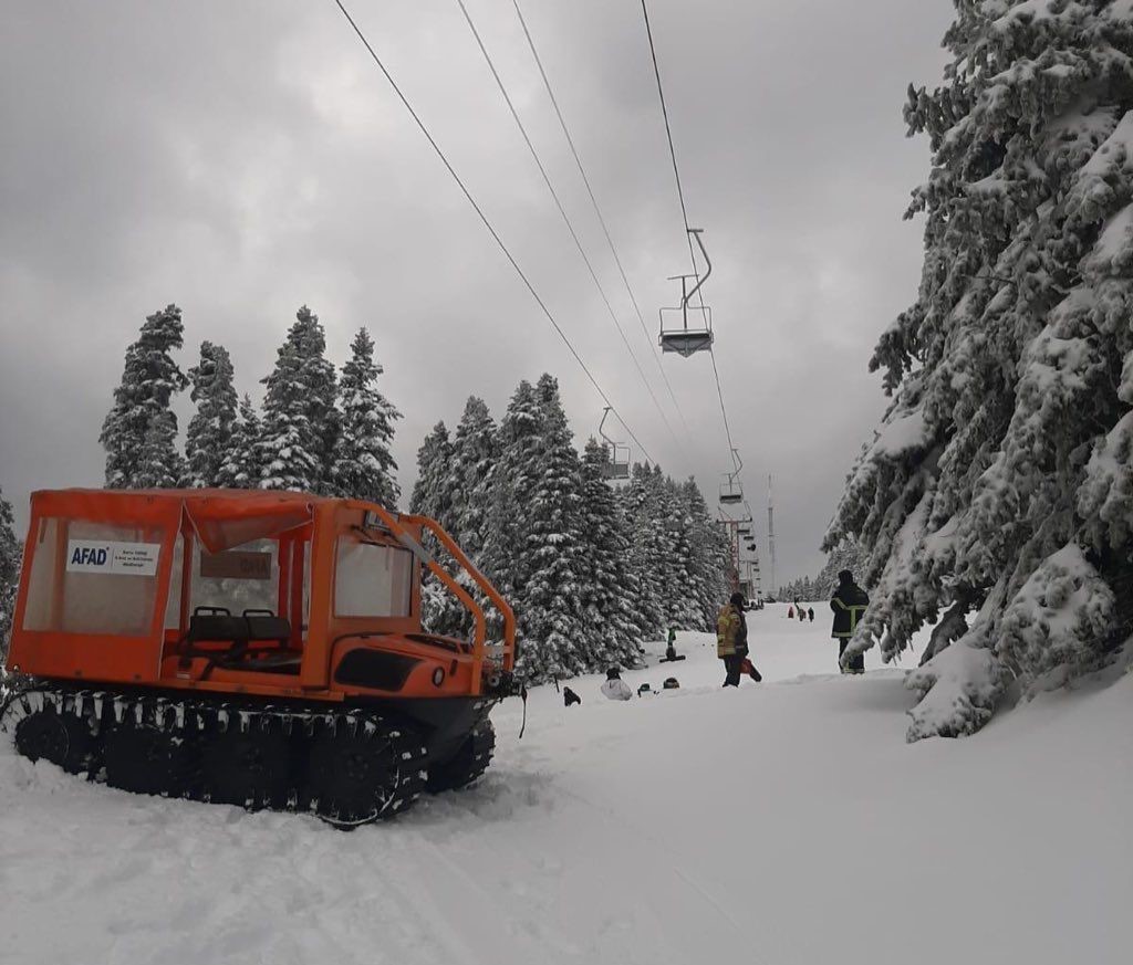 Bursa Uludağ’da telesiyej arasızı nedeniyle mahsur kalan 51 kişi kurtarıldı
