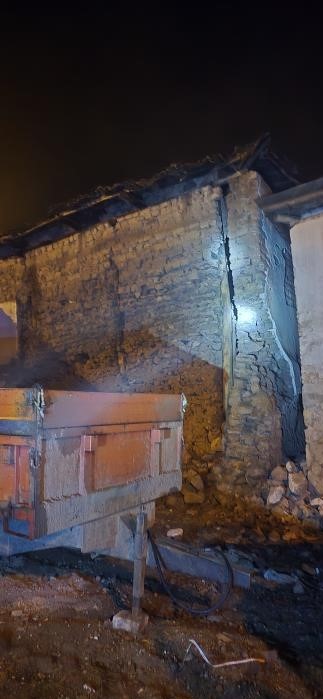 Bursa ve Balıkesir’de deprem anı böyle kaydedildi
