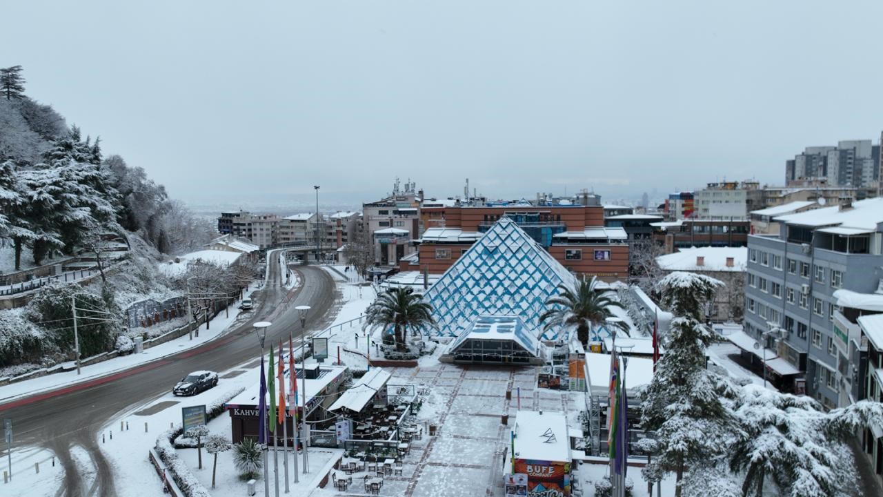 Bursa yeni yıla karla uyandı...Beyaz güzellik havadan böyle görüntülendi

